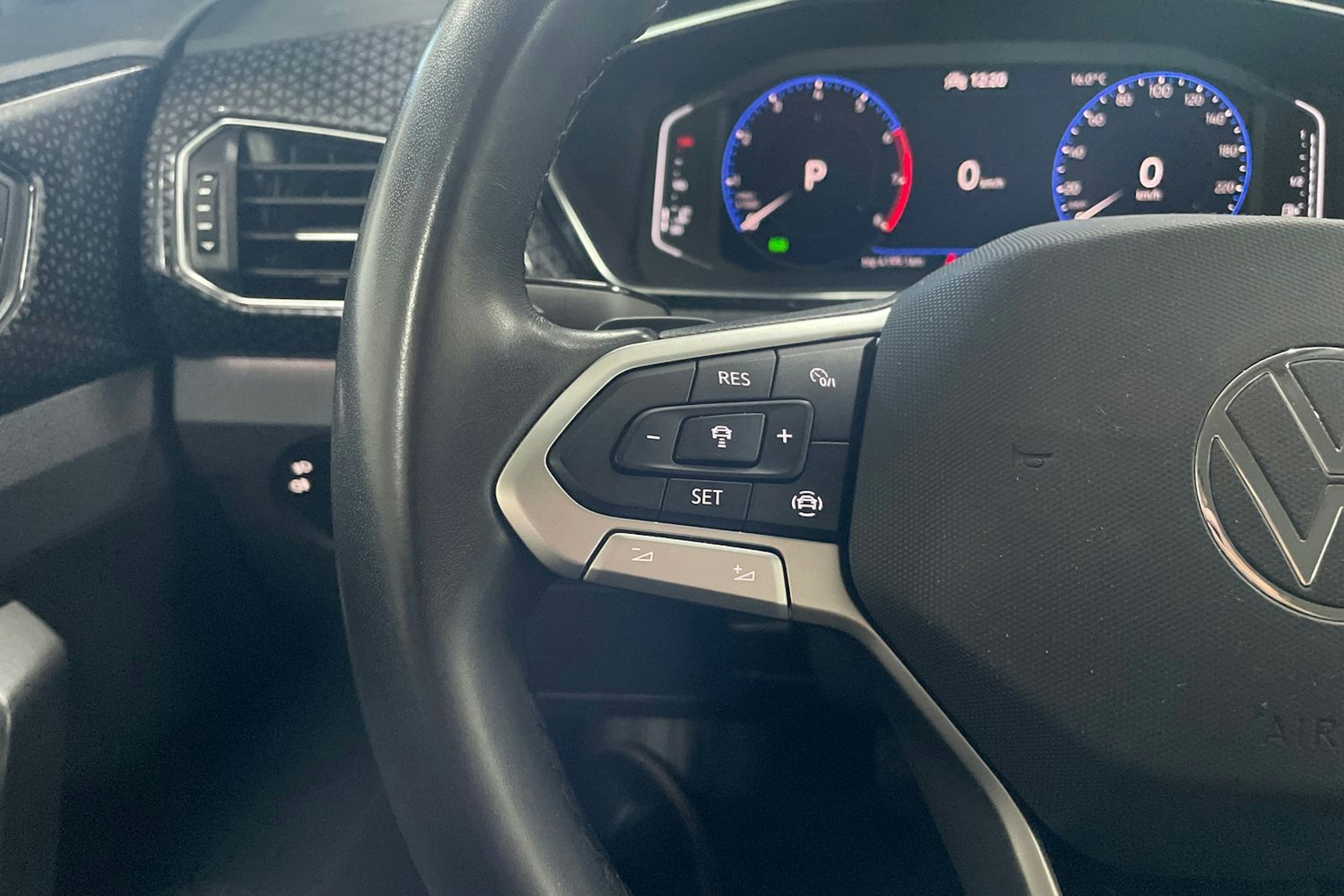 harmaa Volkswagen T-Cross 2022 kuva 18.