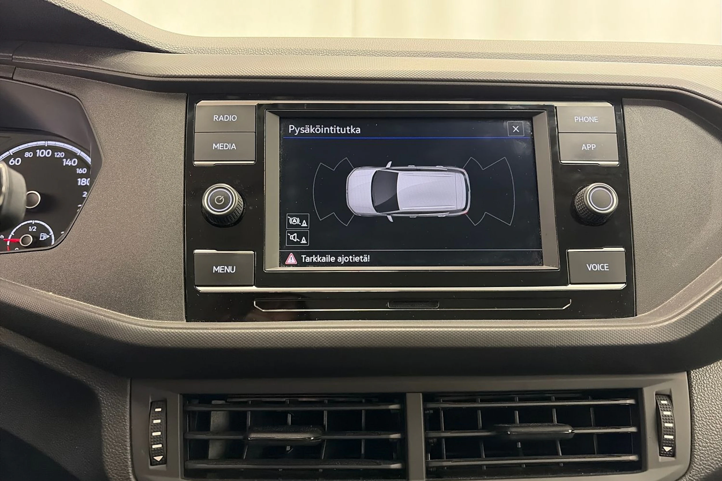 valkoinen Volkswagen T-Cross 2022 kuva 16.