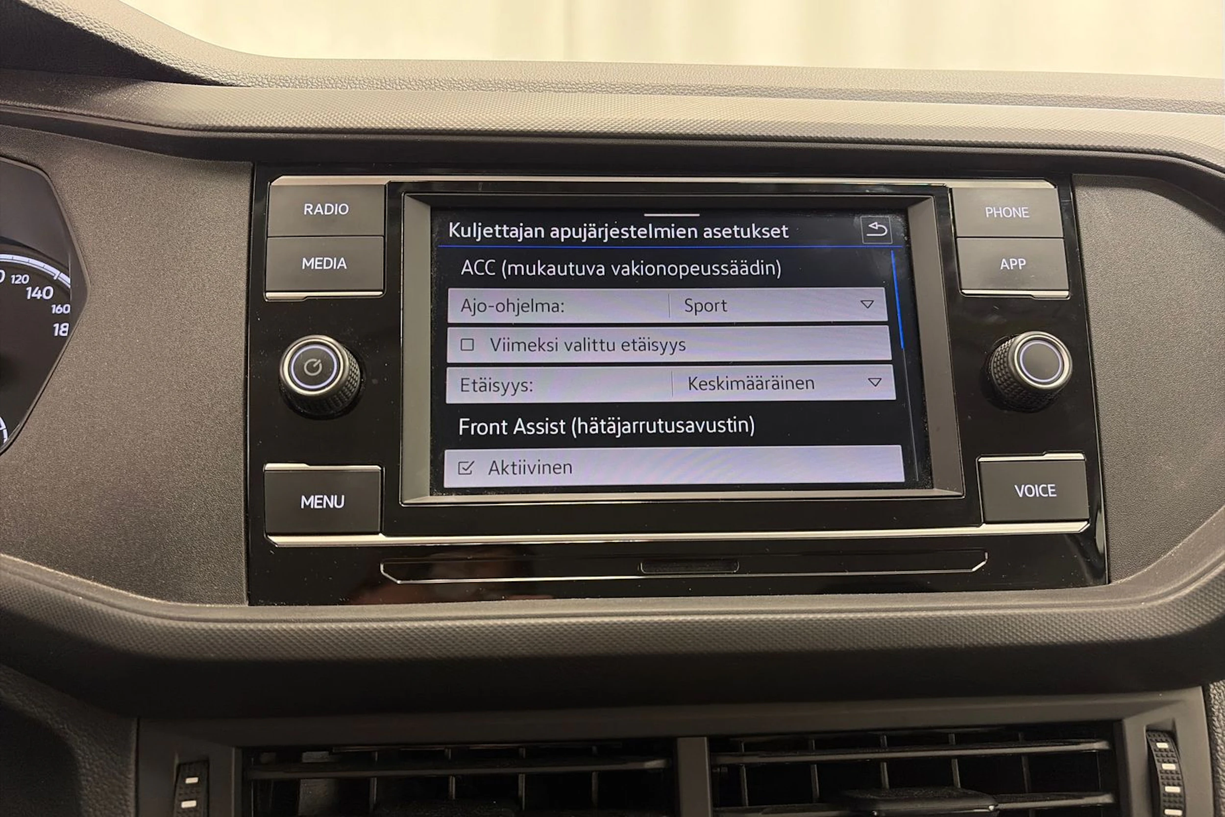 valkoinen Volkswagen T-Cross 2022 kuva 18.