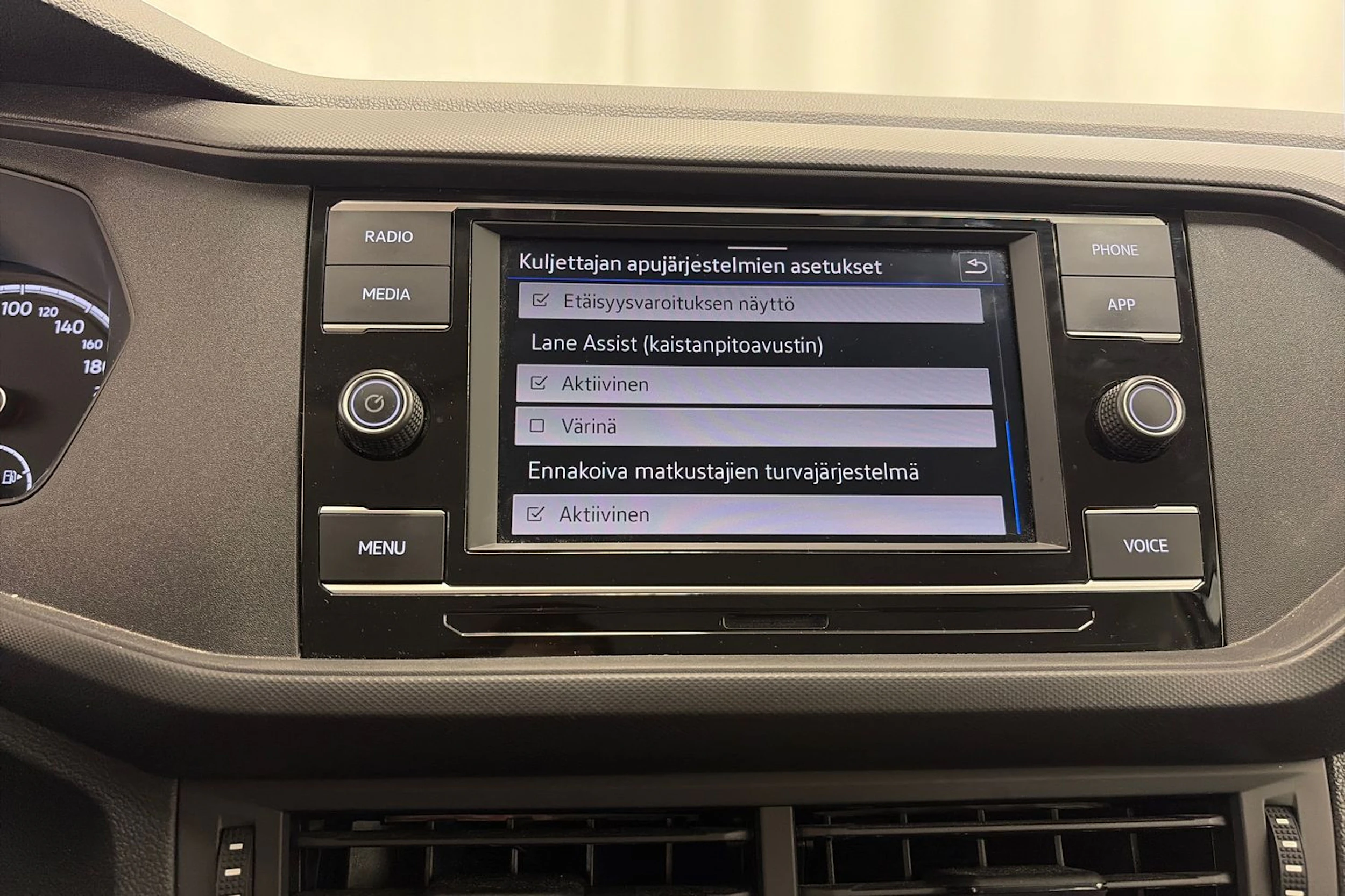 valkoinen Volkswagen T-Cross 2022 kuva 19.