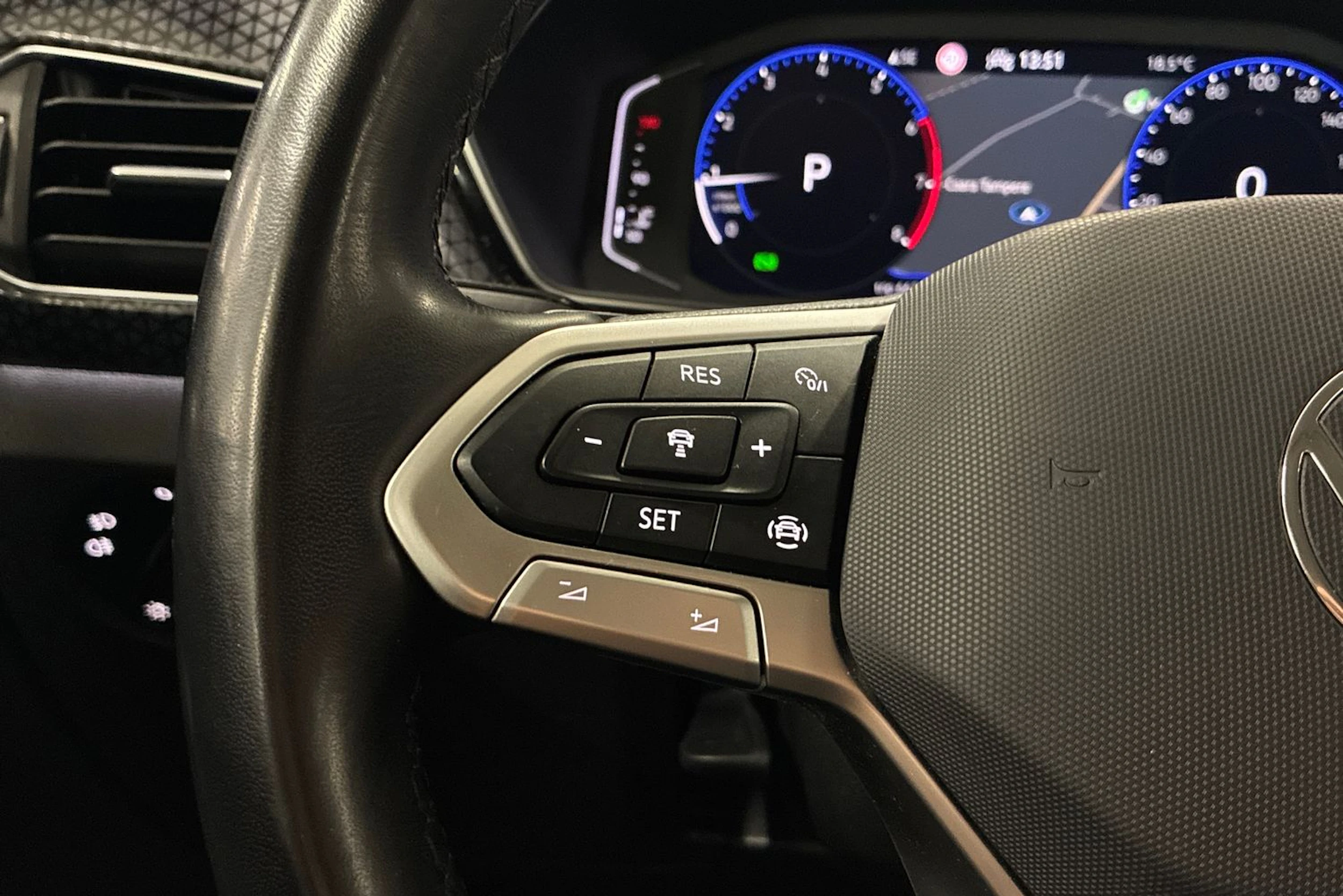 harmaa Volkswagen T-Cross 2022 kuva 13.