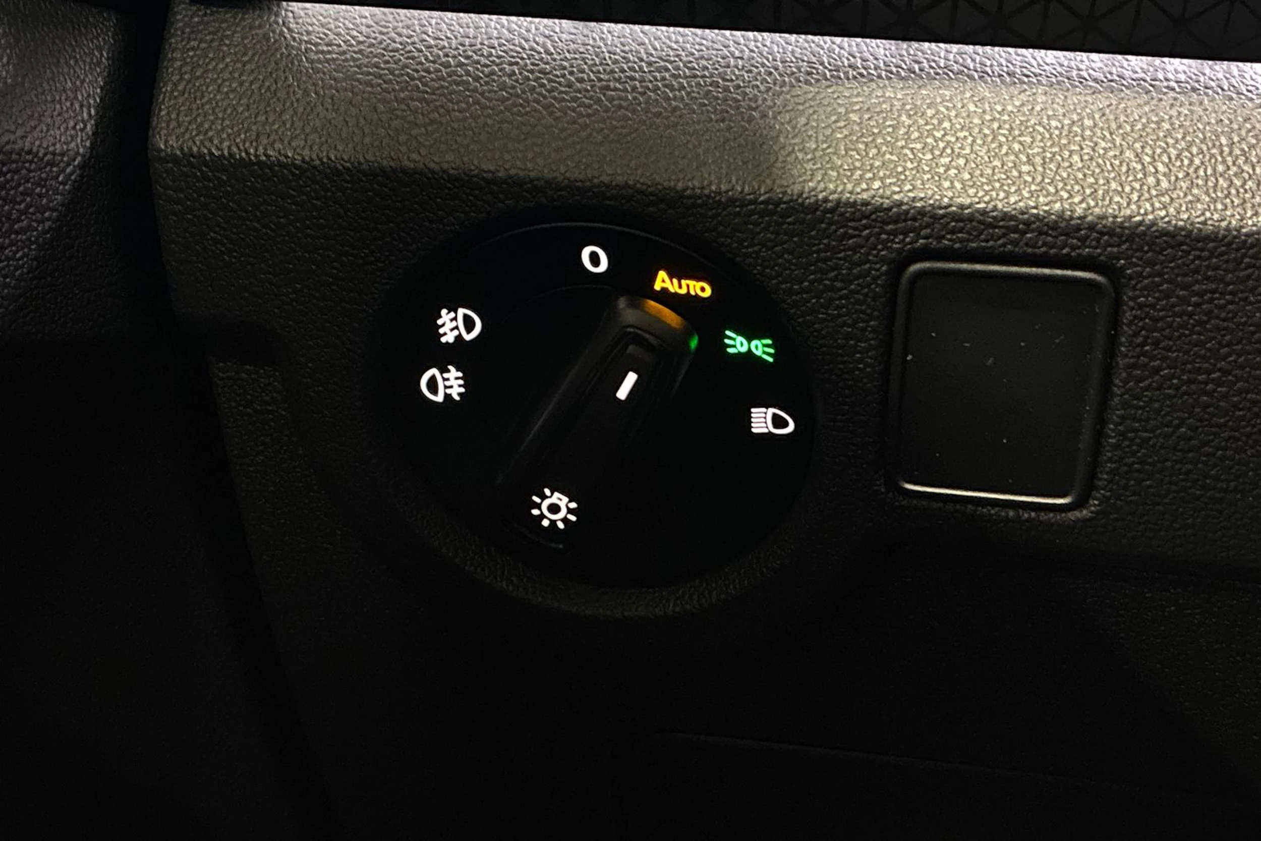 harmaa Volkswagen T-Cross 2022 kuva 15.