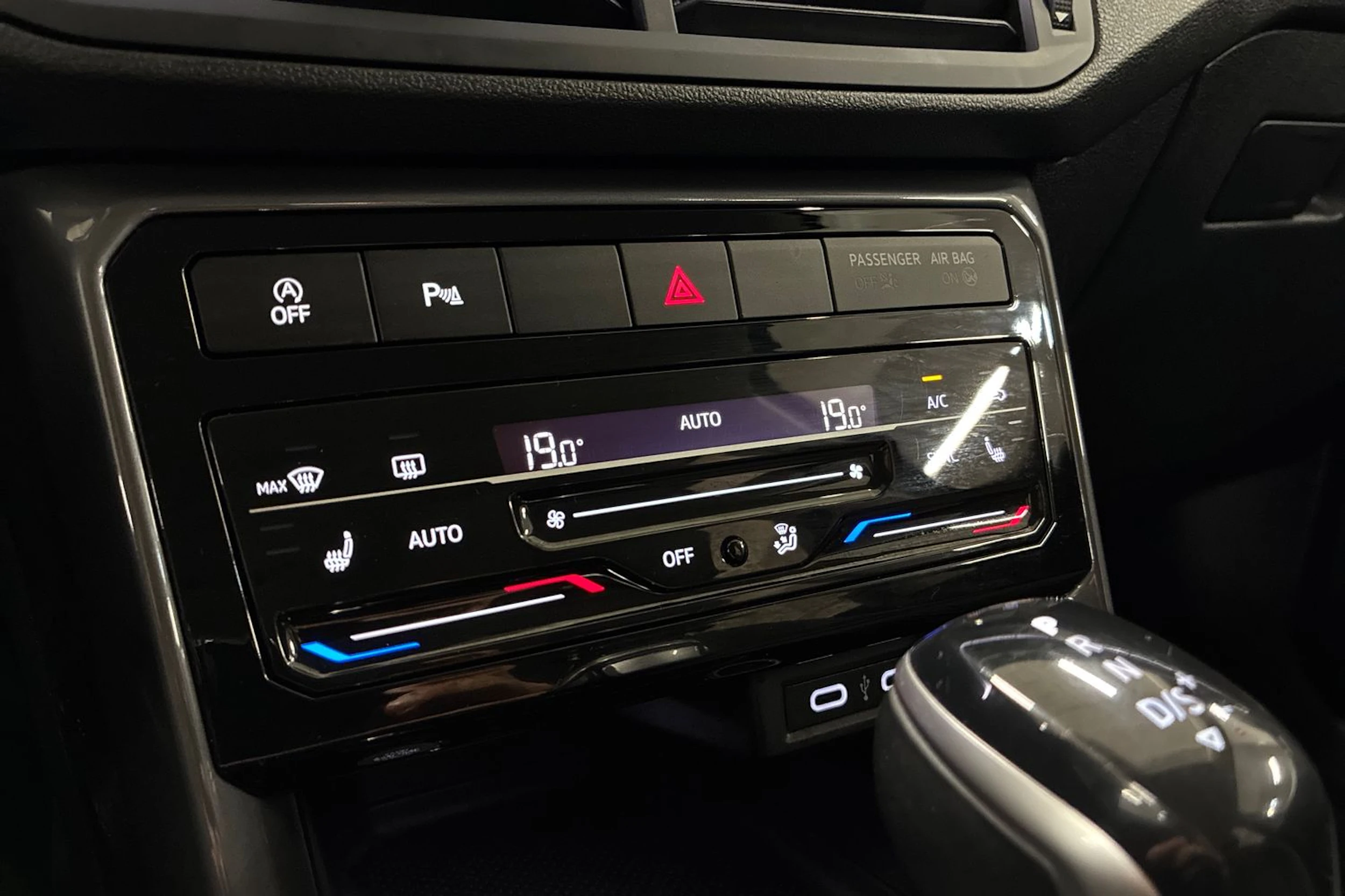 harmaa Volkswagen T-Cross 2022 kuva 17.