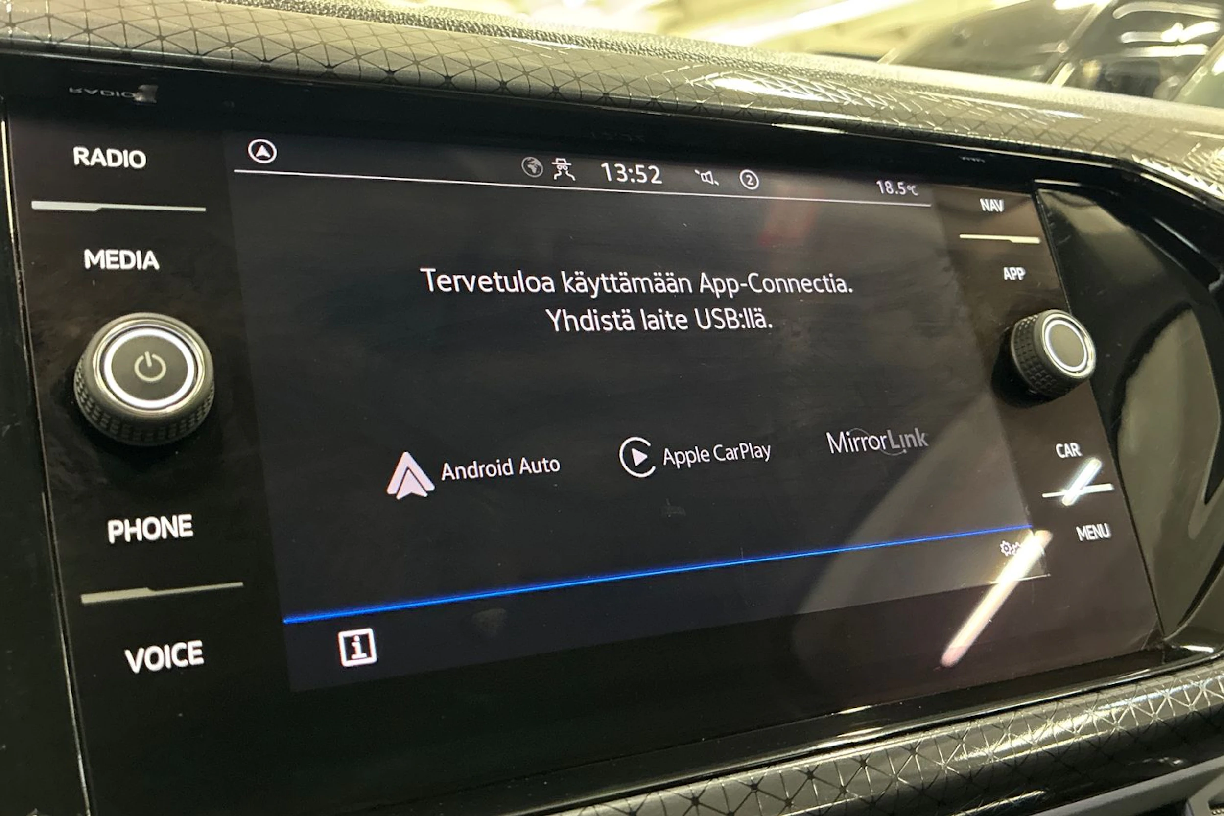 harmaa Volkswagen T-Cross 2022 kuva 18.