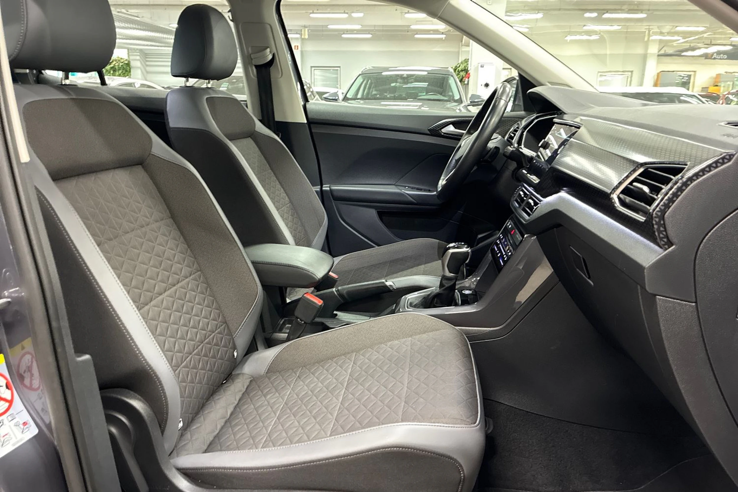 harmaa Volkswagen T-Cross 2022 kuva 23.