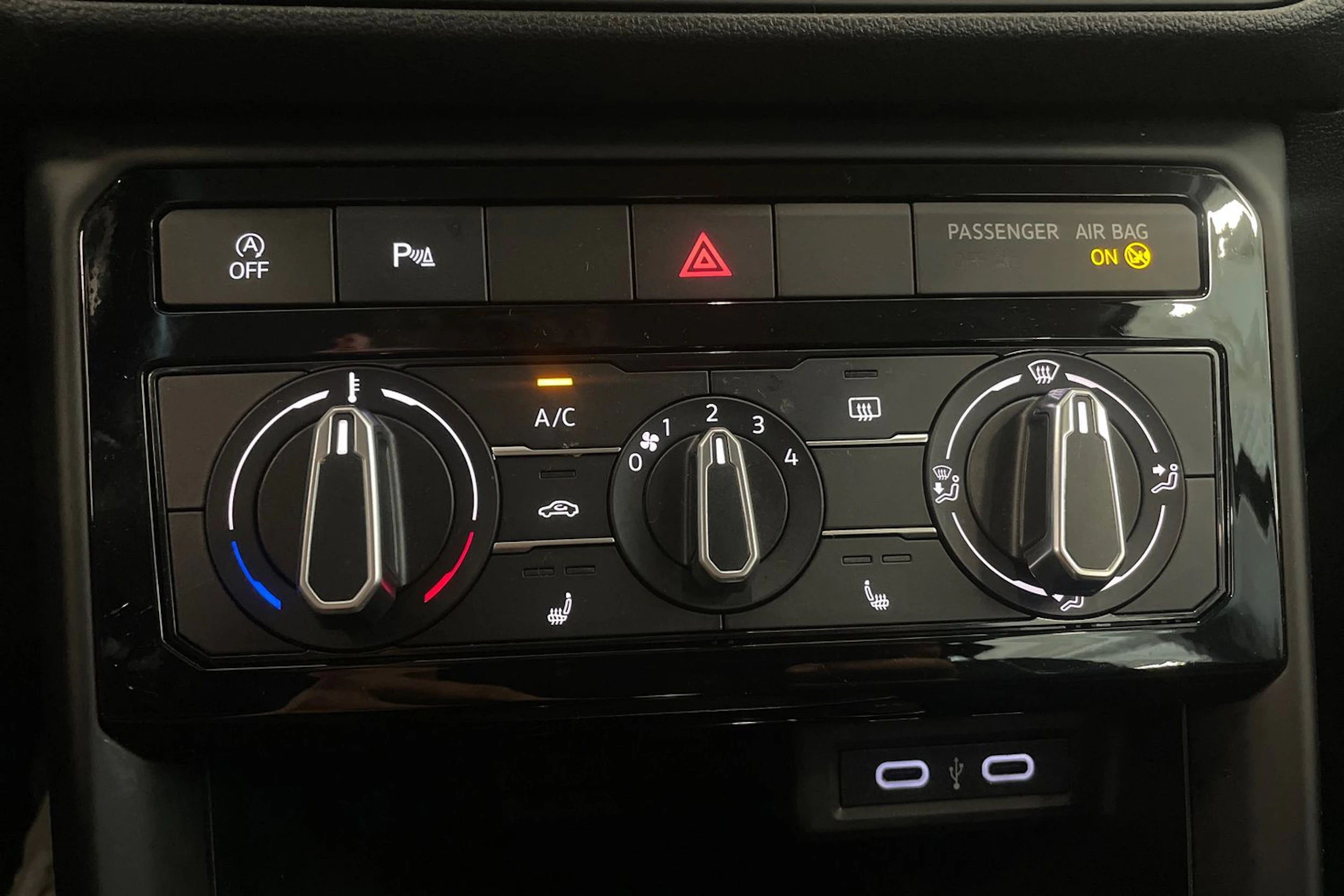 musta Volkswagen T-Cross 2022 kuva 29.