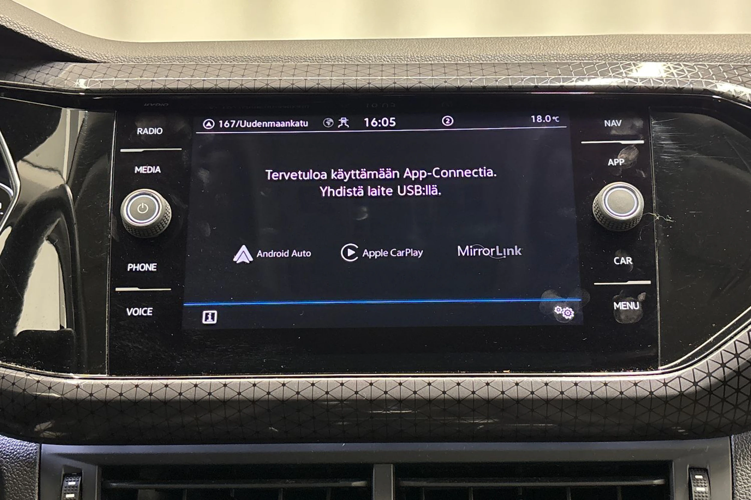 harmaa Volkswagen T-Cross 2022 kuva 19.