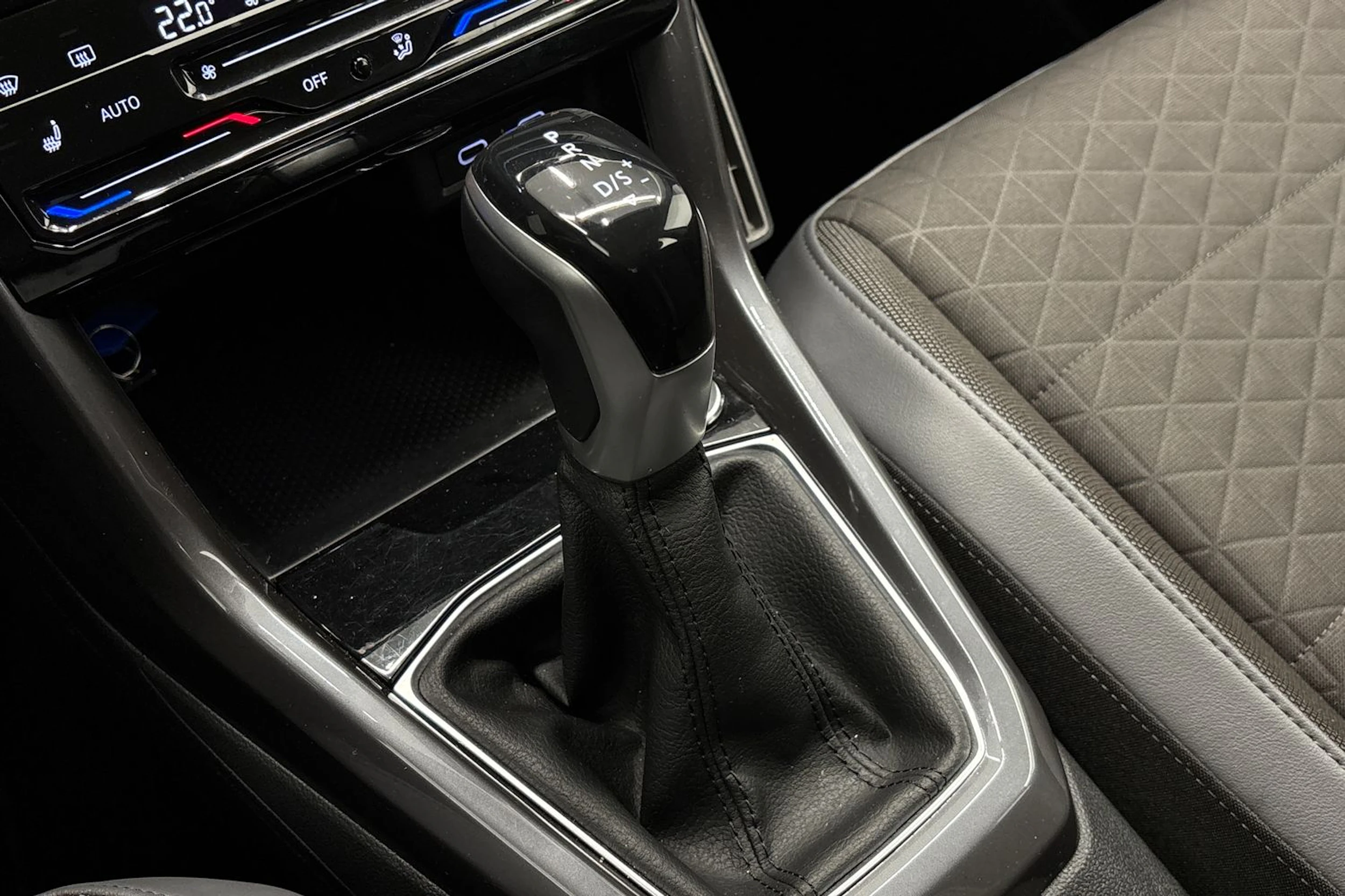 harmaa Volkswagen T-Cross 2022 kuva 20.