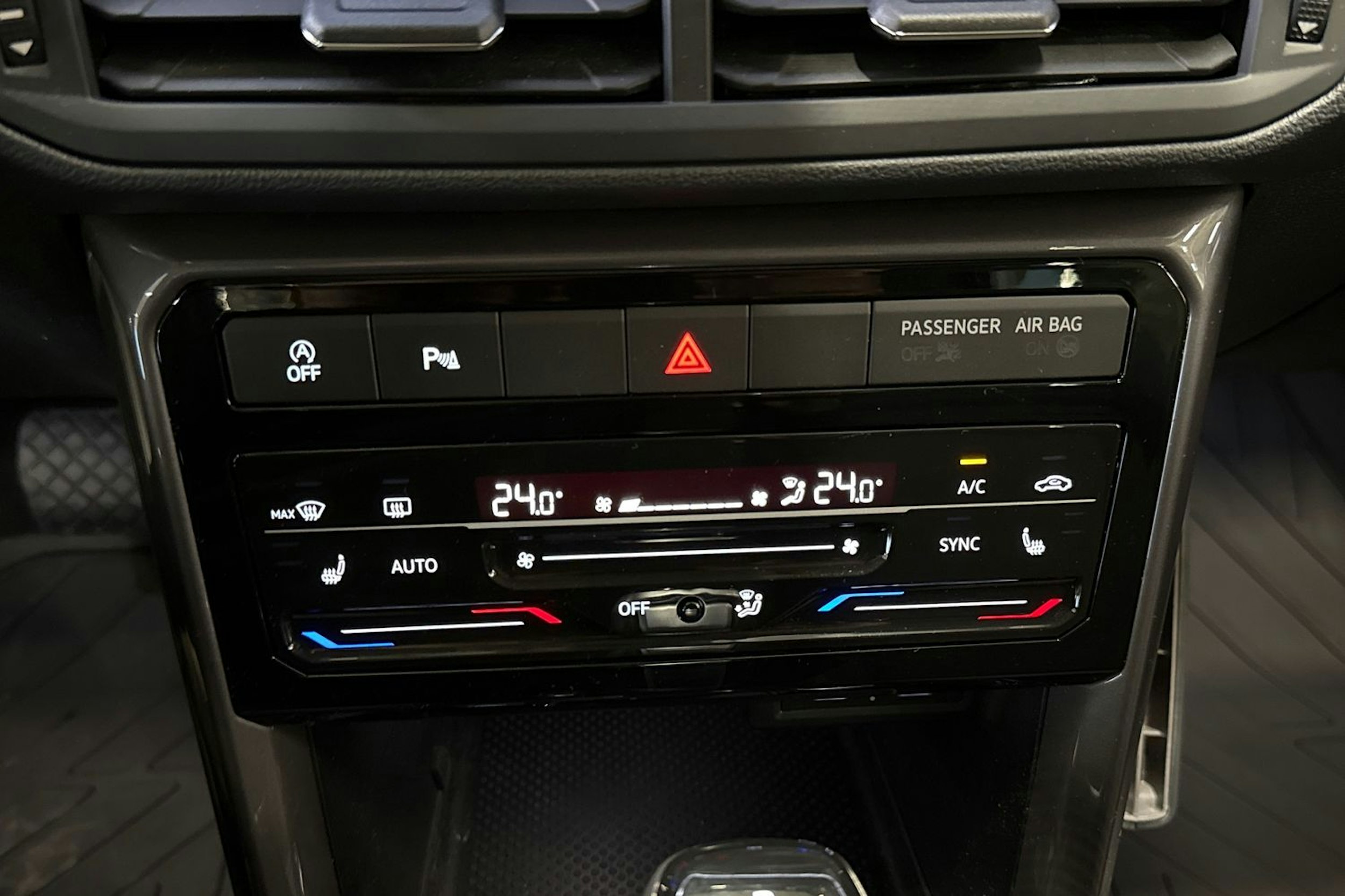 valkoinen Volkswagen T-Cross 2022 kuva 25.