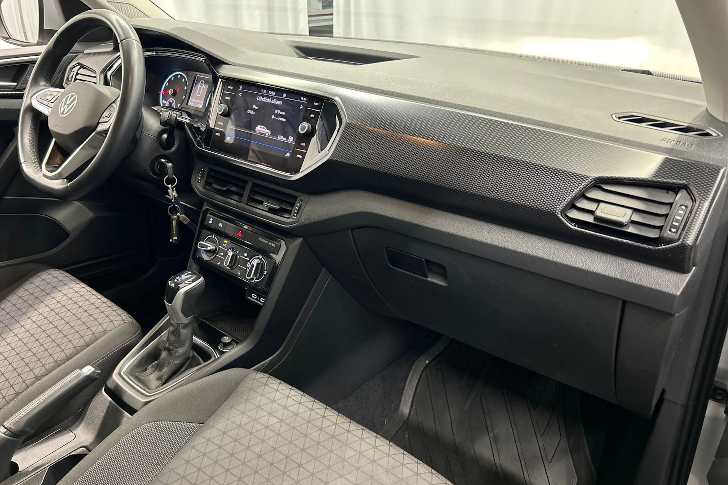 harmaa Volkswagen T-Cross 2022 kuva 12.