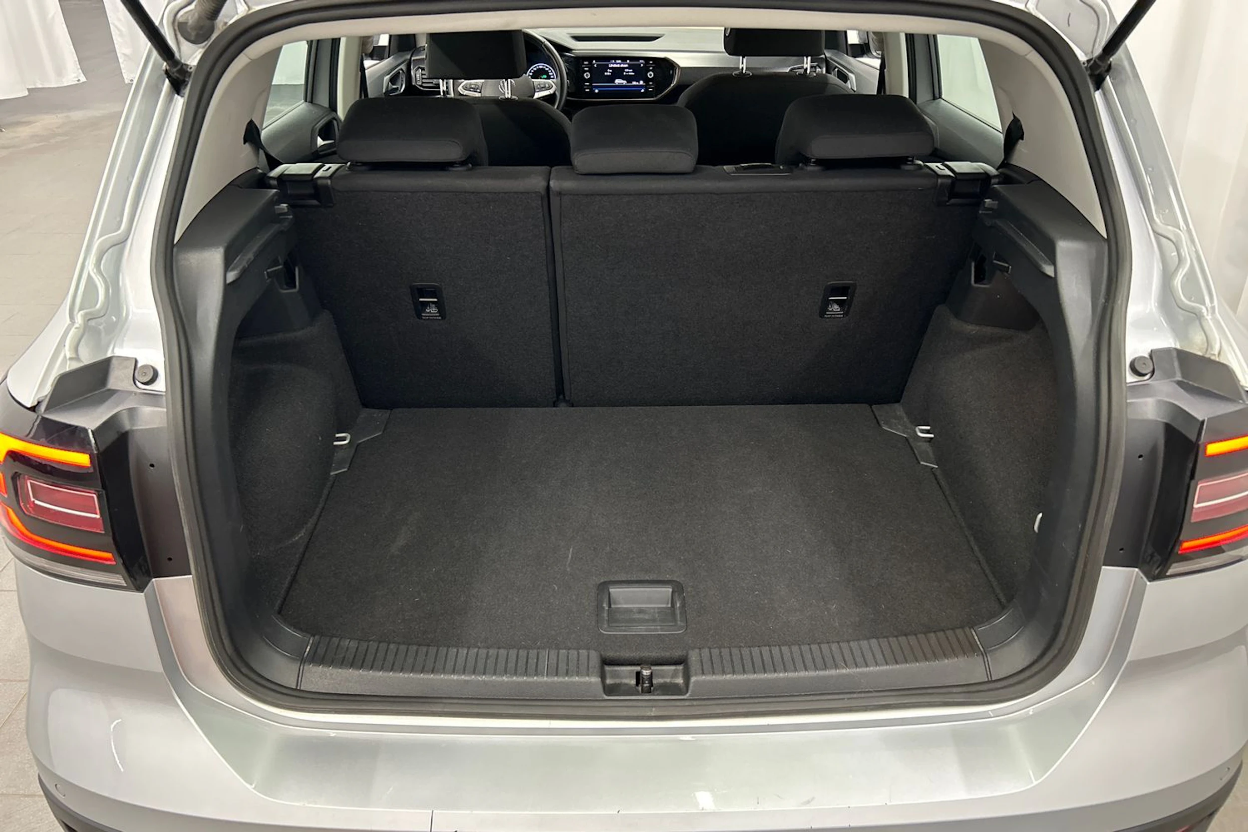 harmaa Volkswagen T-Cross 2022 kuva 13.