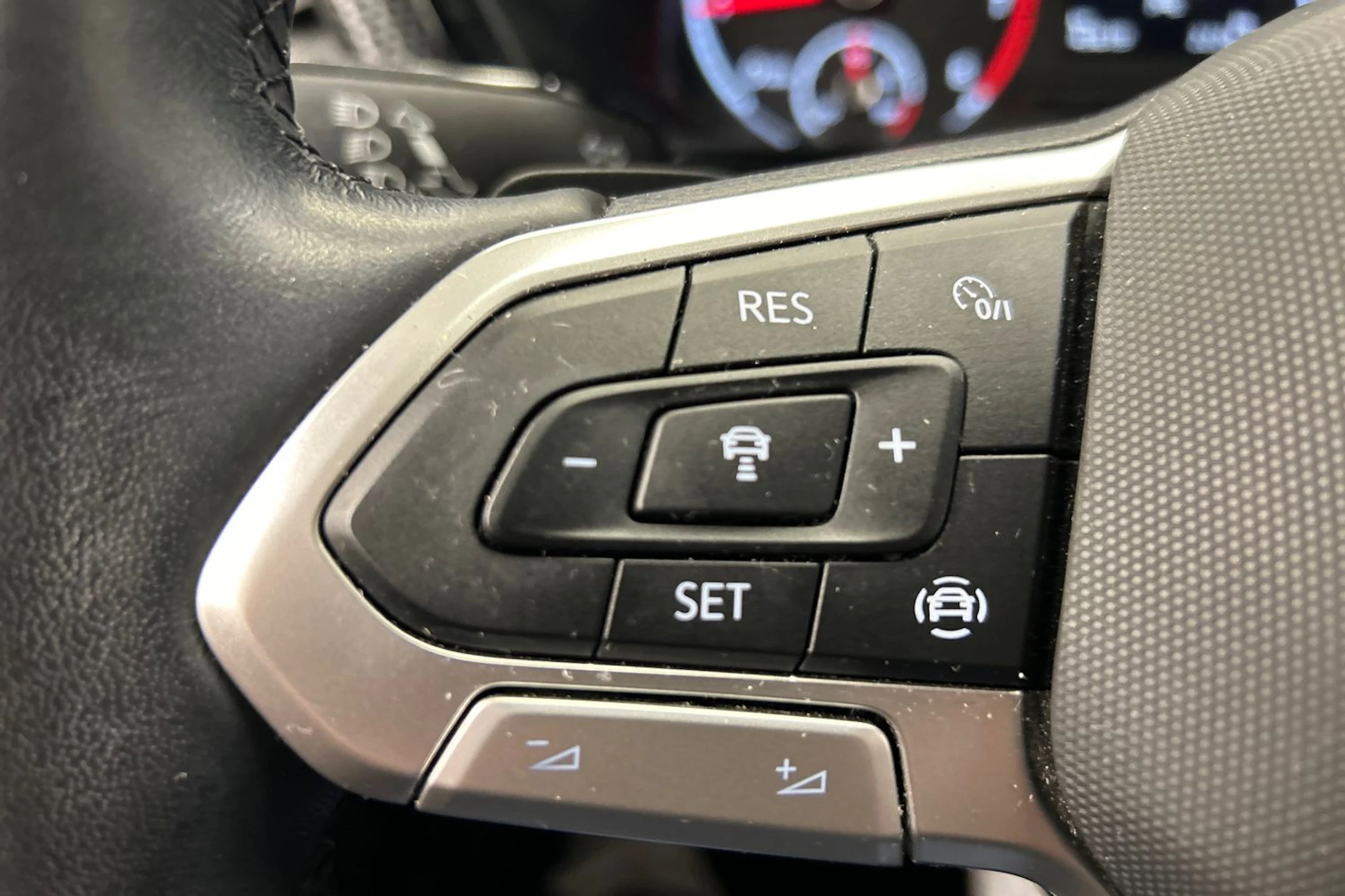 harmaa Volkswagen T-Cross 2022 kuva 16.