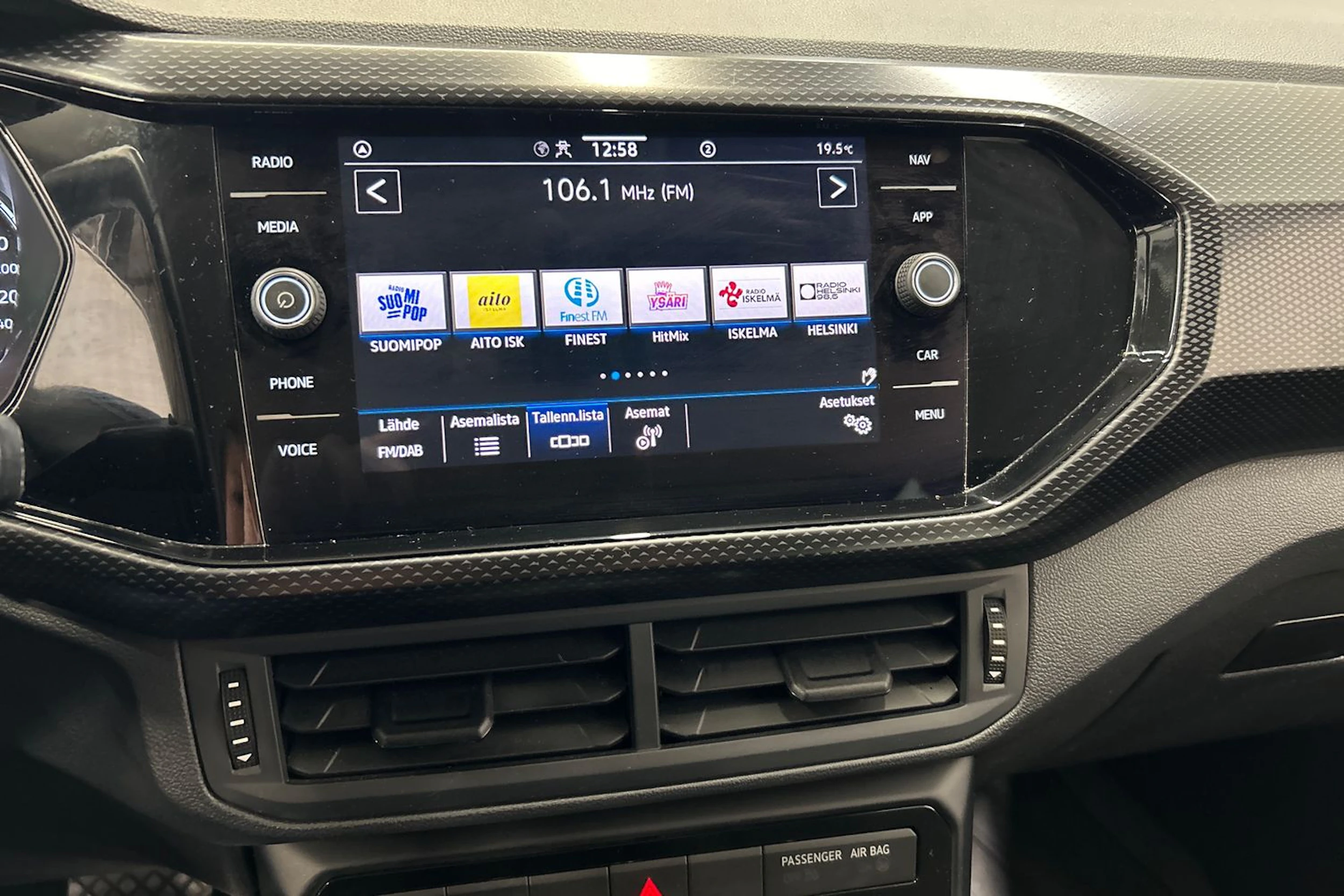 harmaa Volkswagen T-Cross 2022 kuva 18.