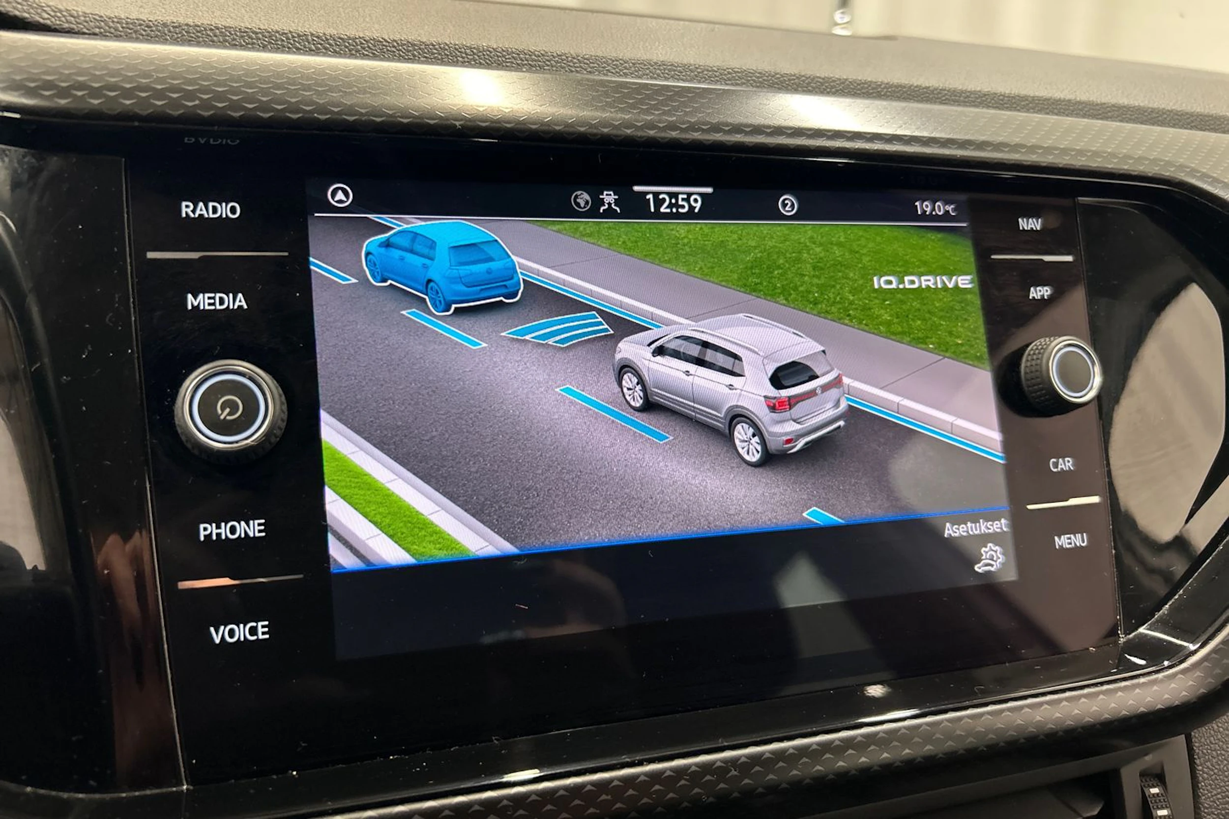 harmaa Volkswagen T-Cross 2022 kuva 21.
