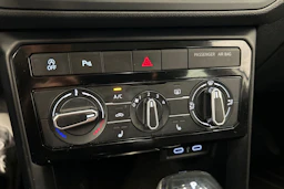harmaa Volkswagen T-Cross 2022 kuva 22.