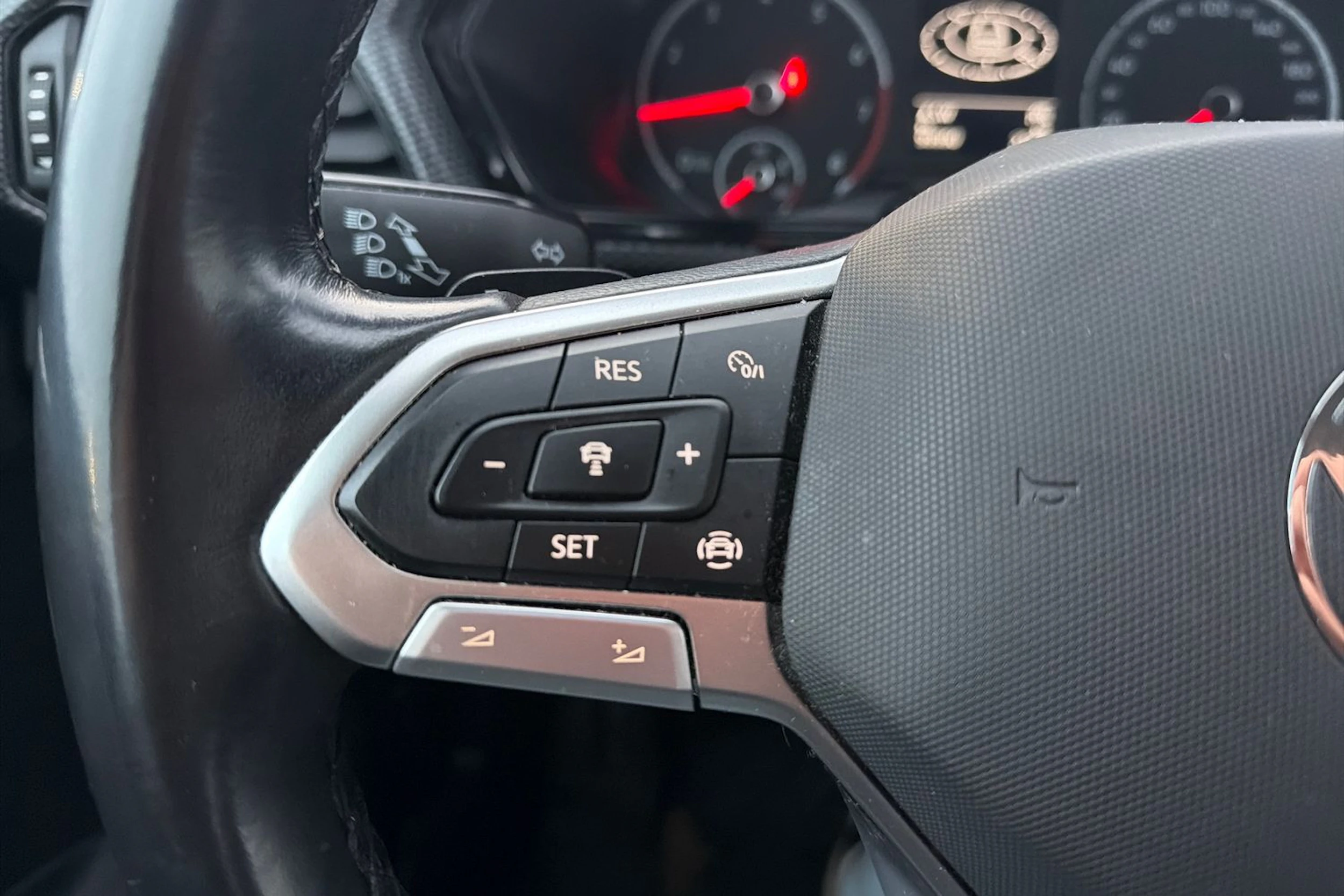 harmaa Volkswagen T-Cross 2022 kuva 4.