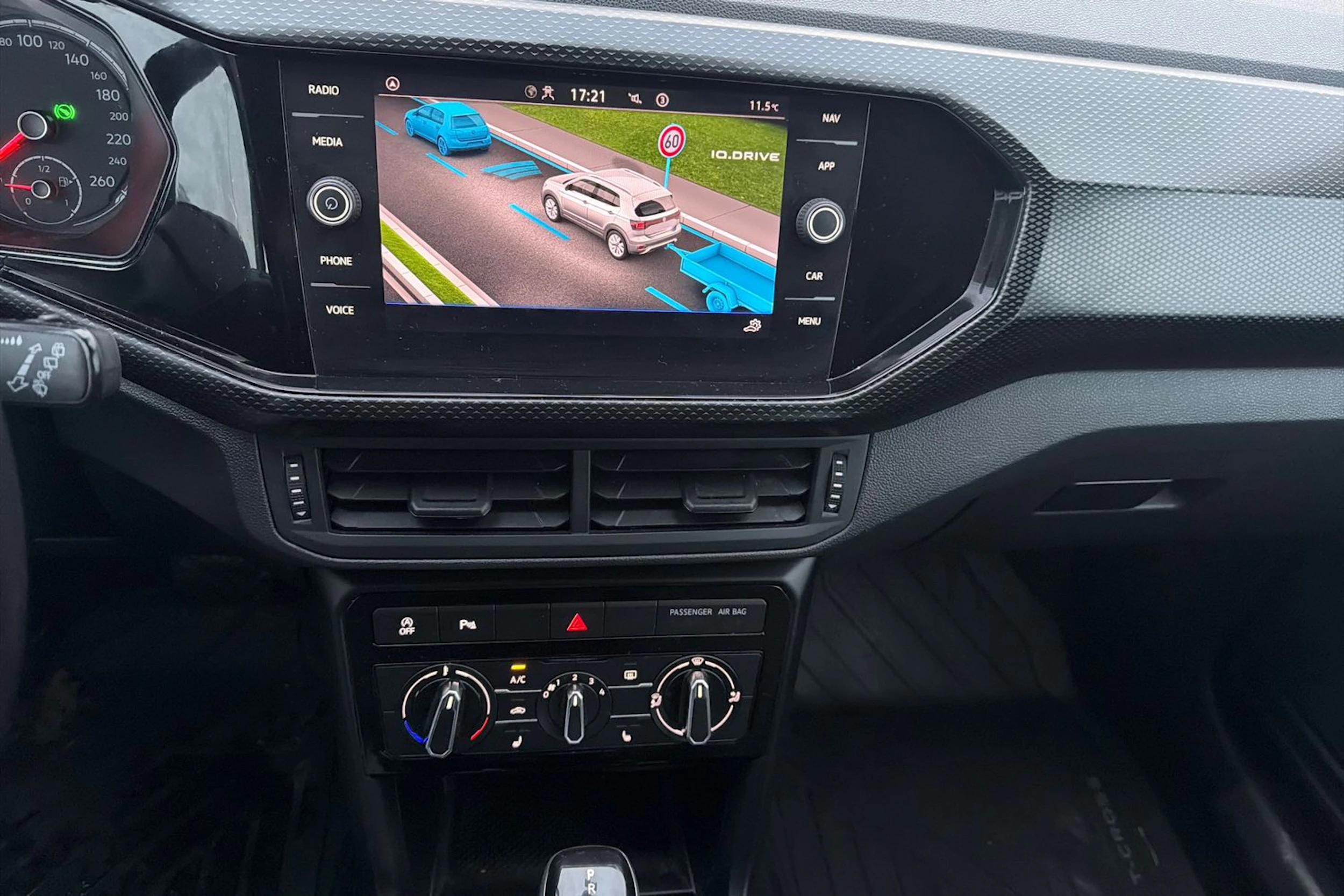 harmaa Volkswagen T-Cross 2022 kuva 6.