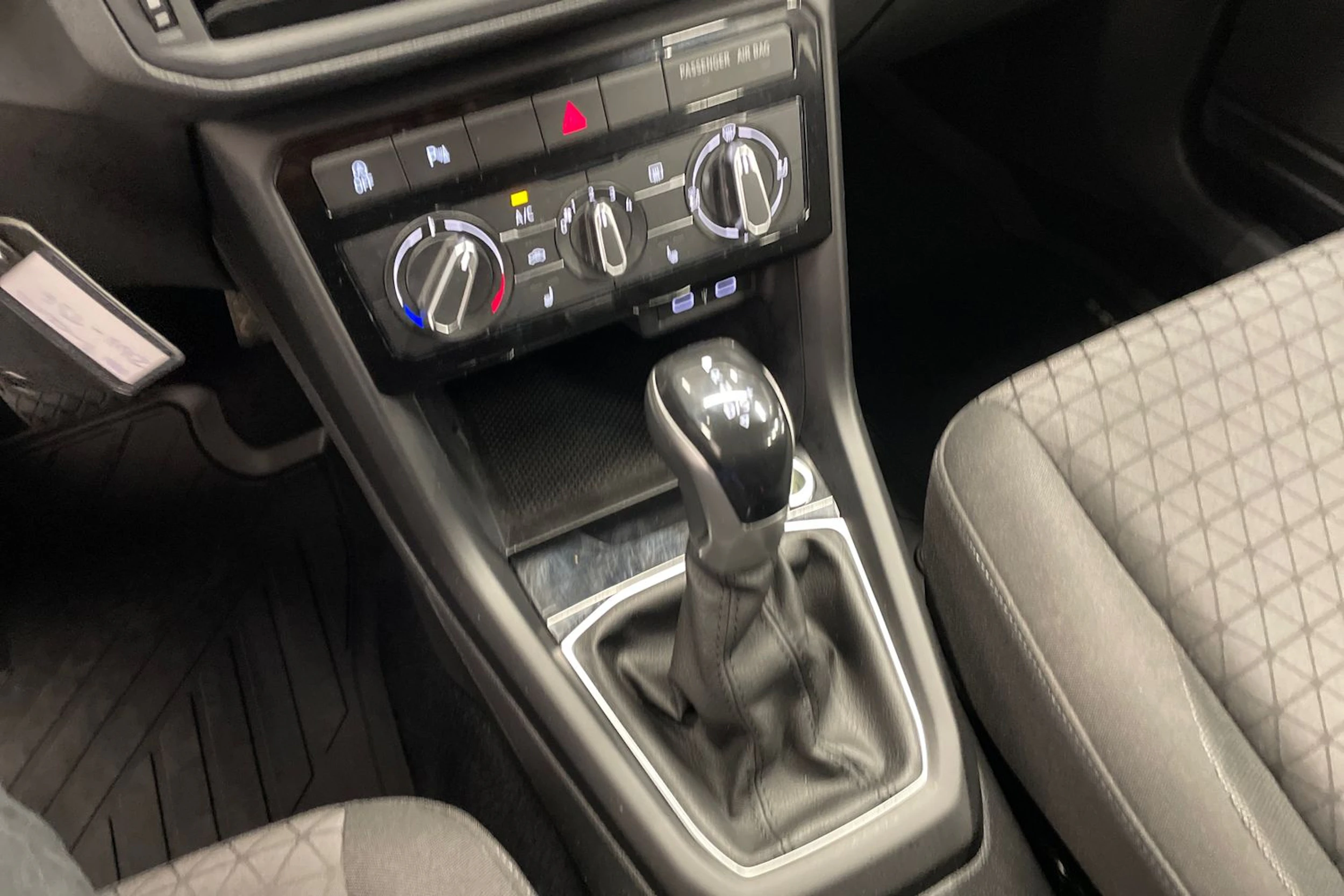 Harmaa Volkswagen T-Cross 2022 kuva 14.