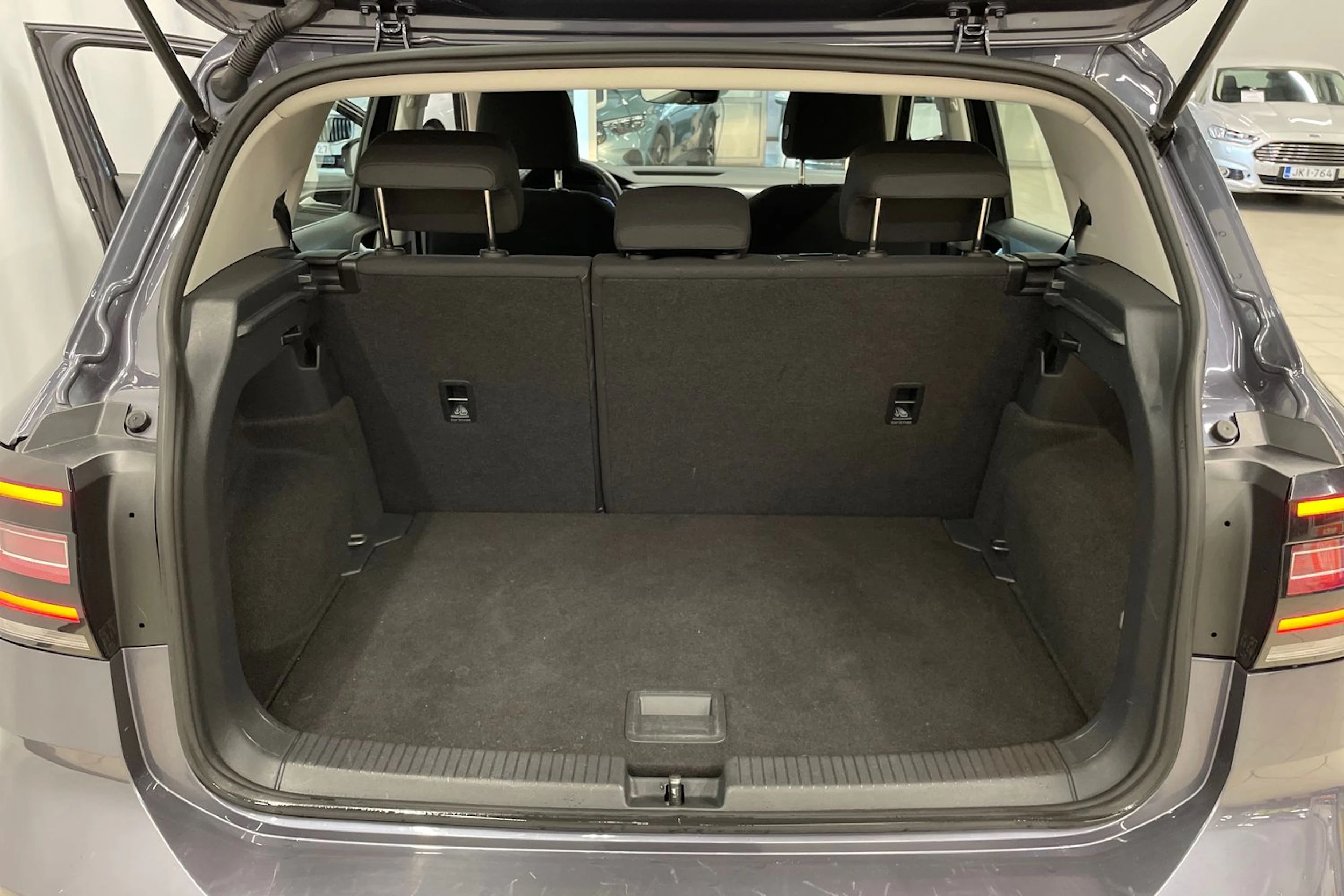 Harmaa Volkswagen T-Cross 2022 kuva 17.
