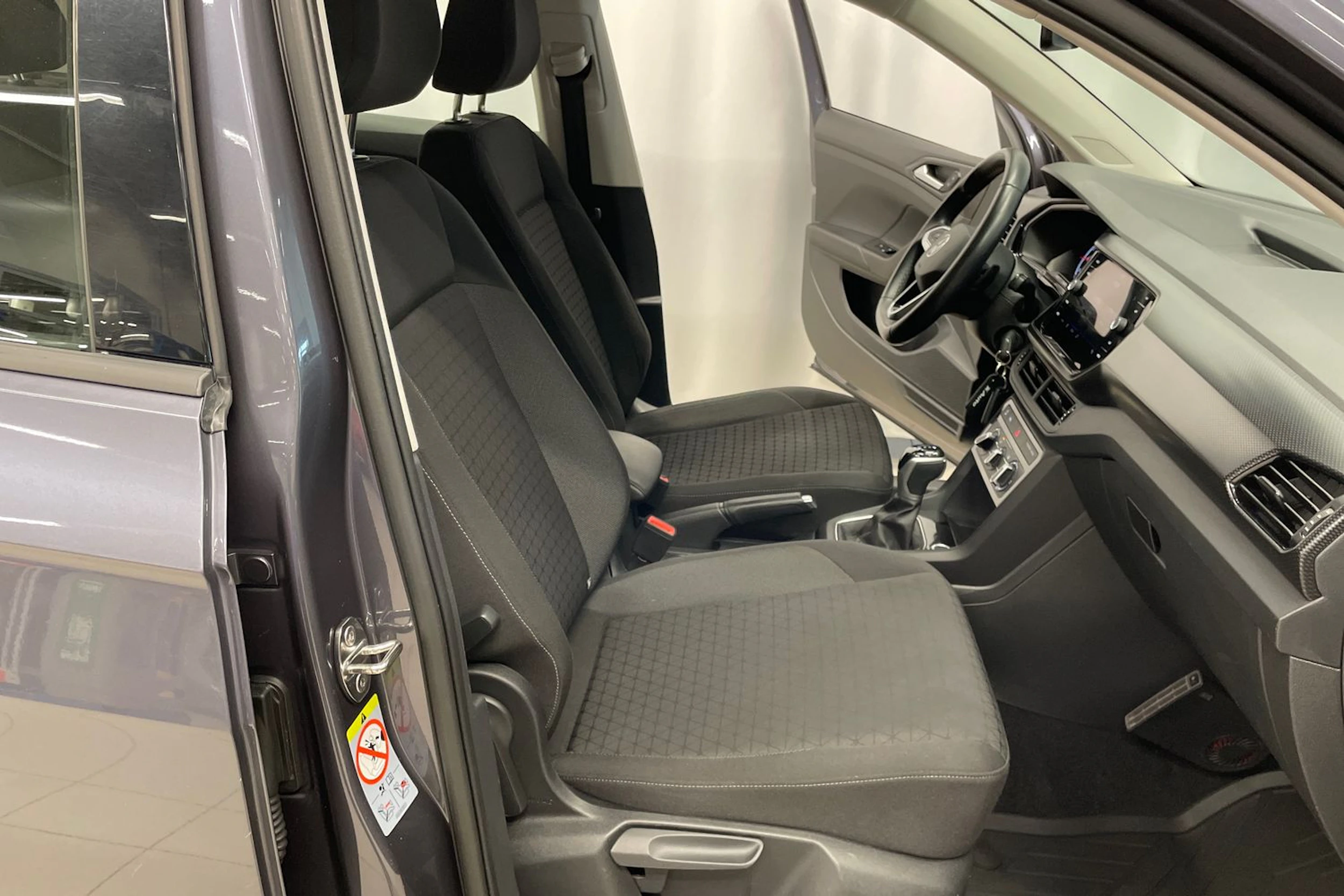 Harmaa Volkswagen T-Cross 2022 kuva 22.