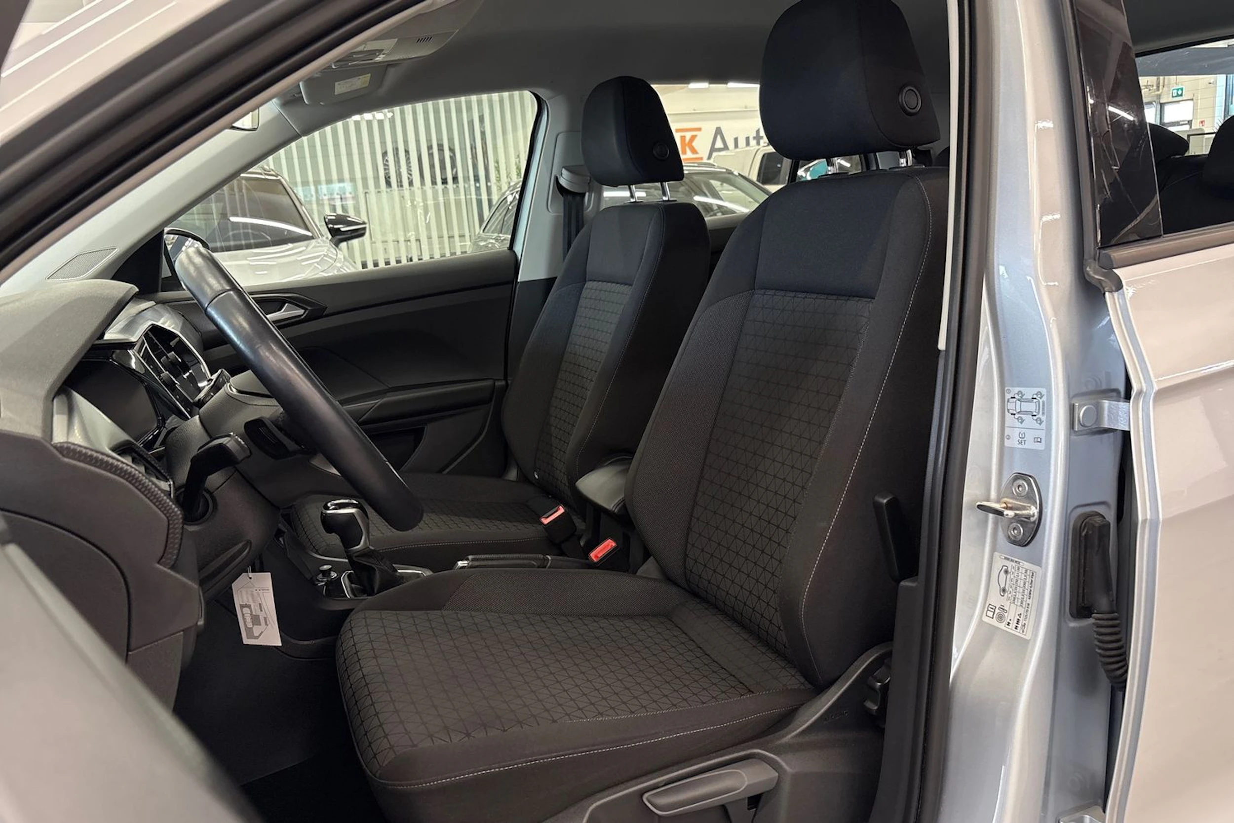 harmaa Volkswagen T-Cross 2023 kuva 11.