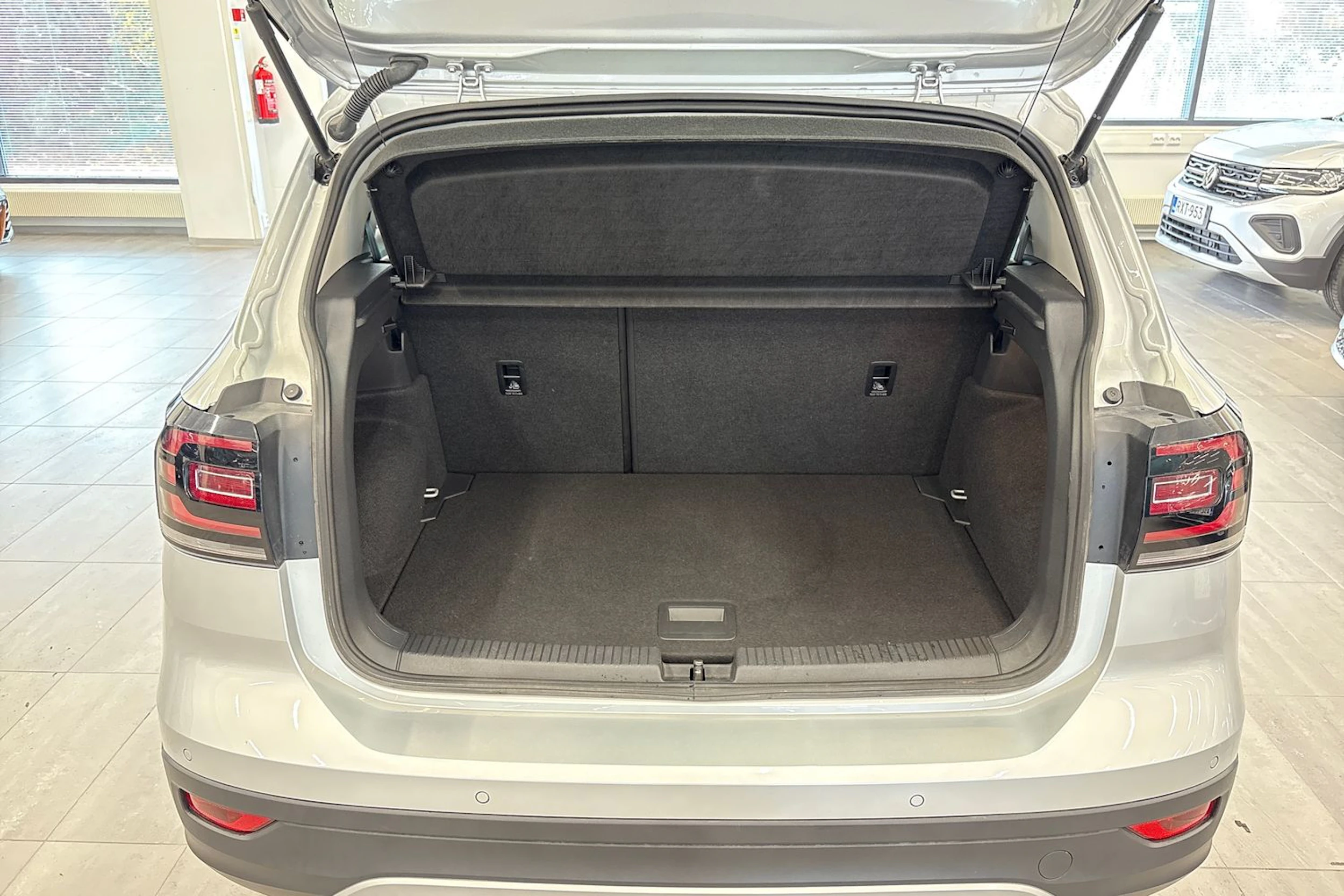 harmaa Volkswagen T-Cross 2023 kuva 15.