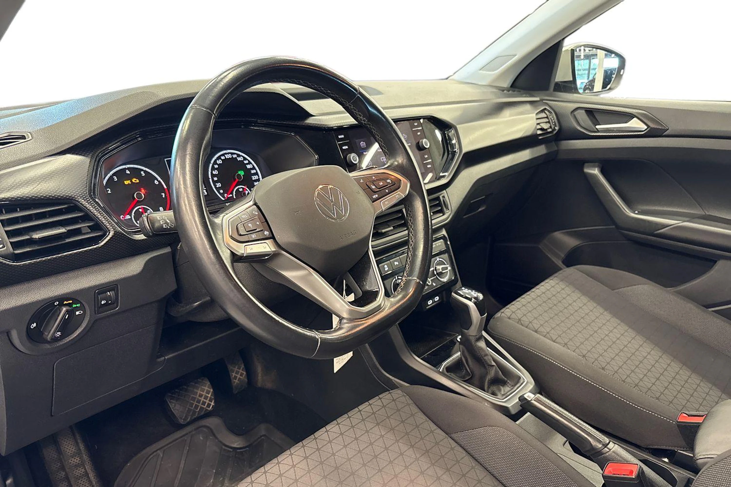 harmaa Volkswagen T-Cross 2023 kuva 6.