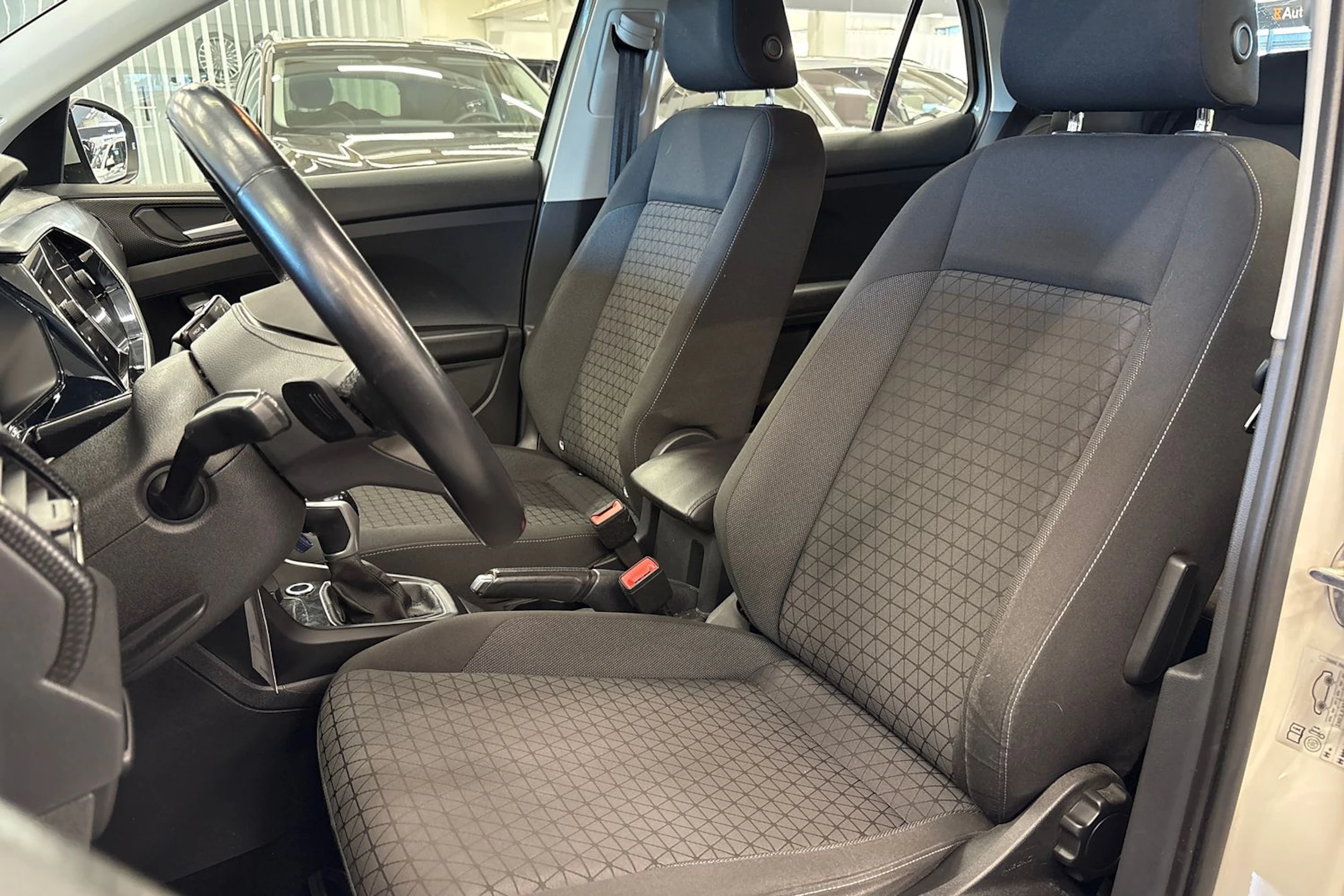 harmaa Volkswagen T-Cross 2023 kuva 11.