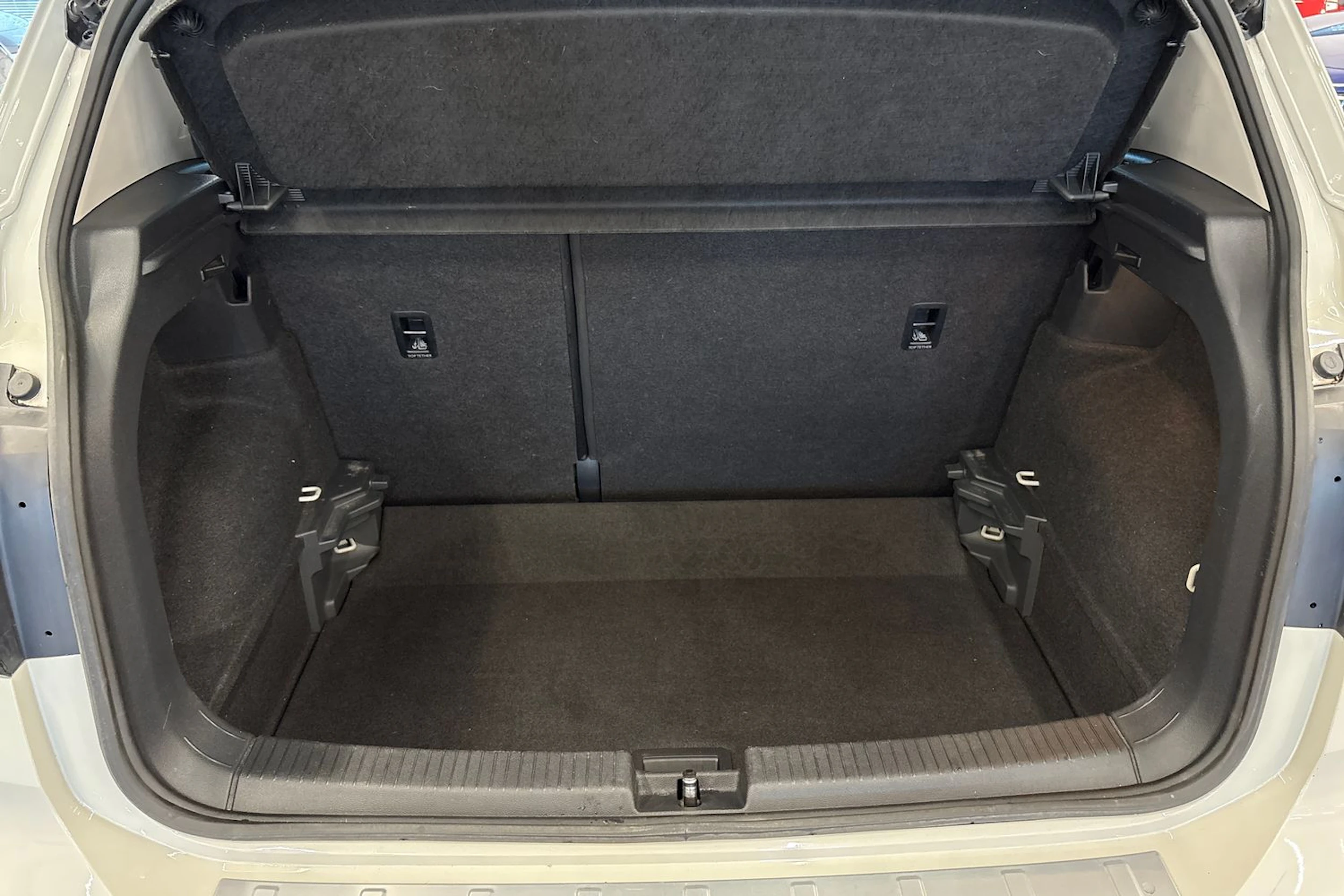 harmaa Volkswagen T-Cross 2023 kuva 13.
