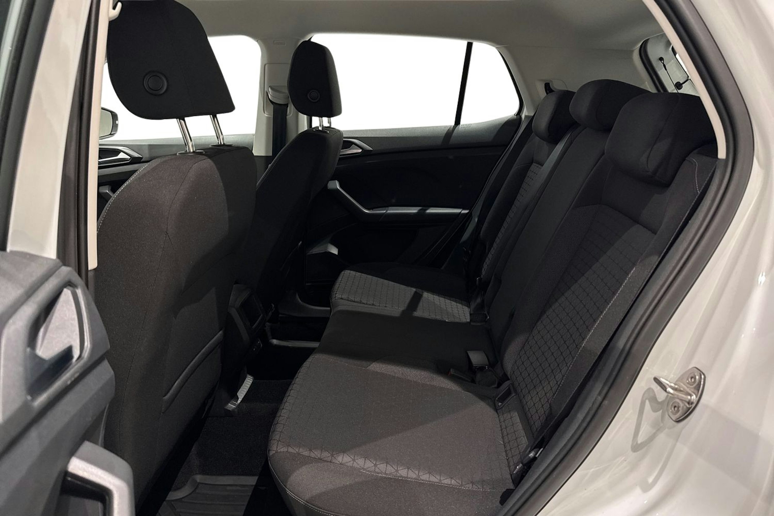 valkoinen Volkswagen T-Cross 2023 kuva 10.