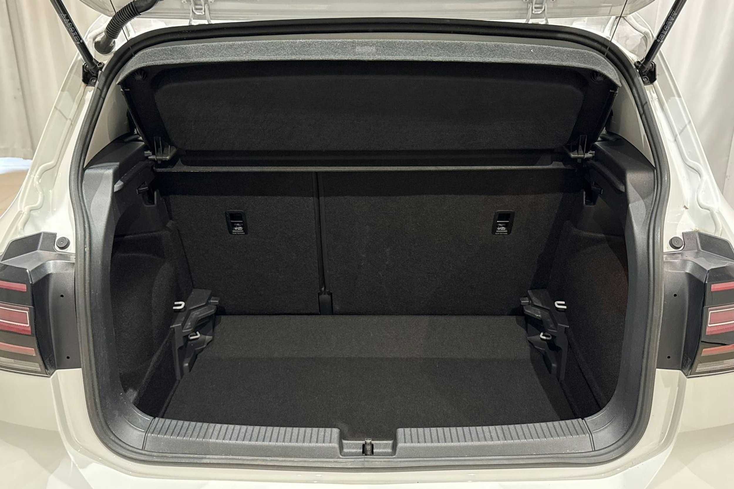 valkoinen Volkswagen T-Cross 2023 kuva 14.