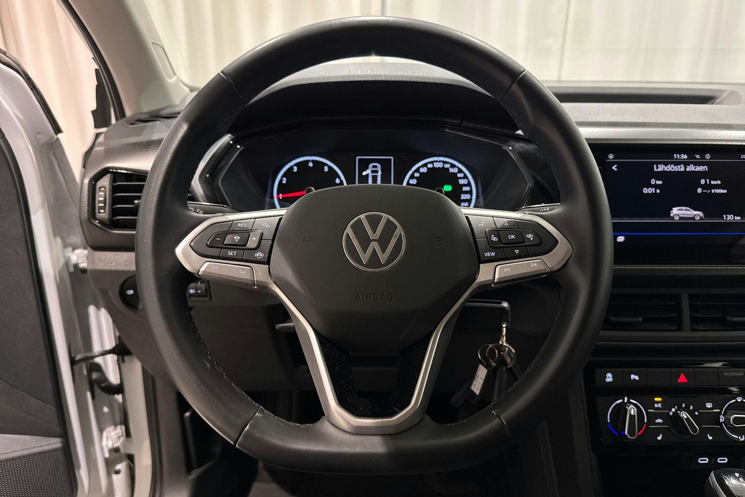 valkoinen Volkswagen T-Cross 2023 kuva 15.