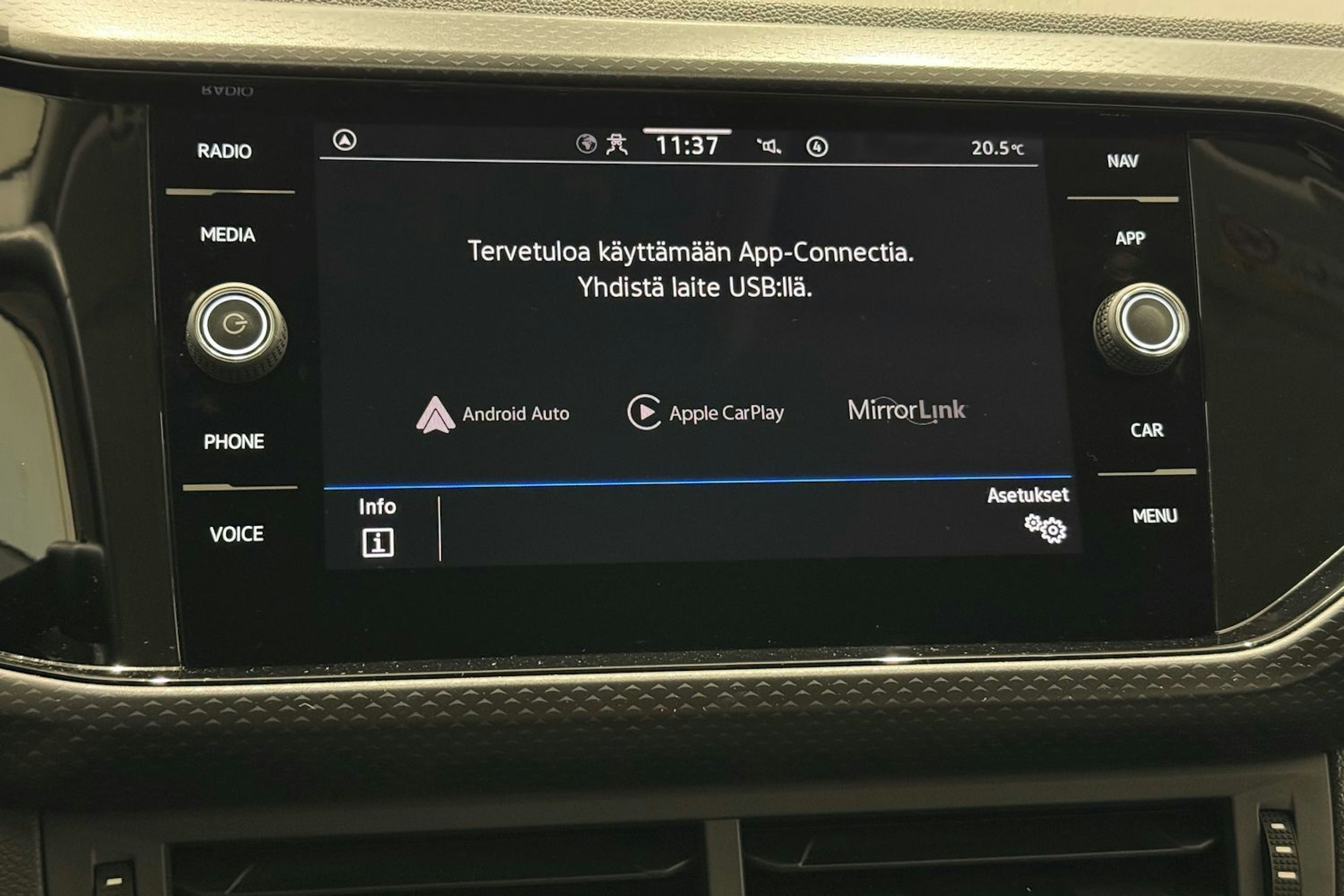 valkoinen Volkswagen T-Cross 2023 kuva 20.