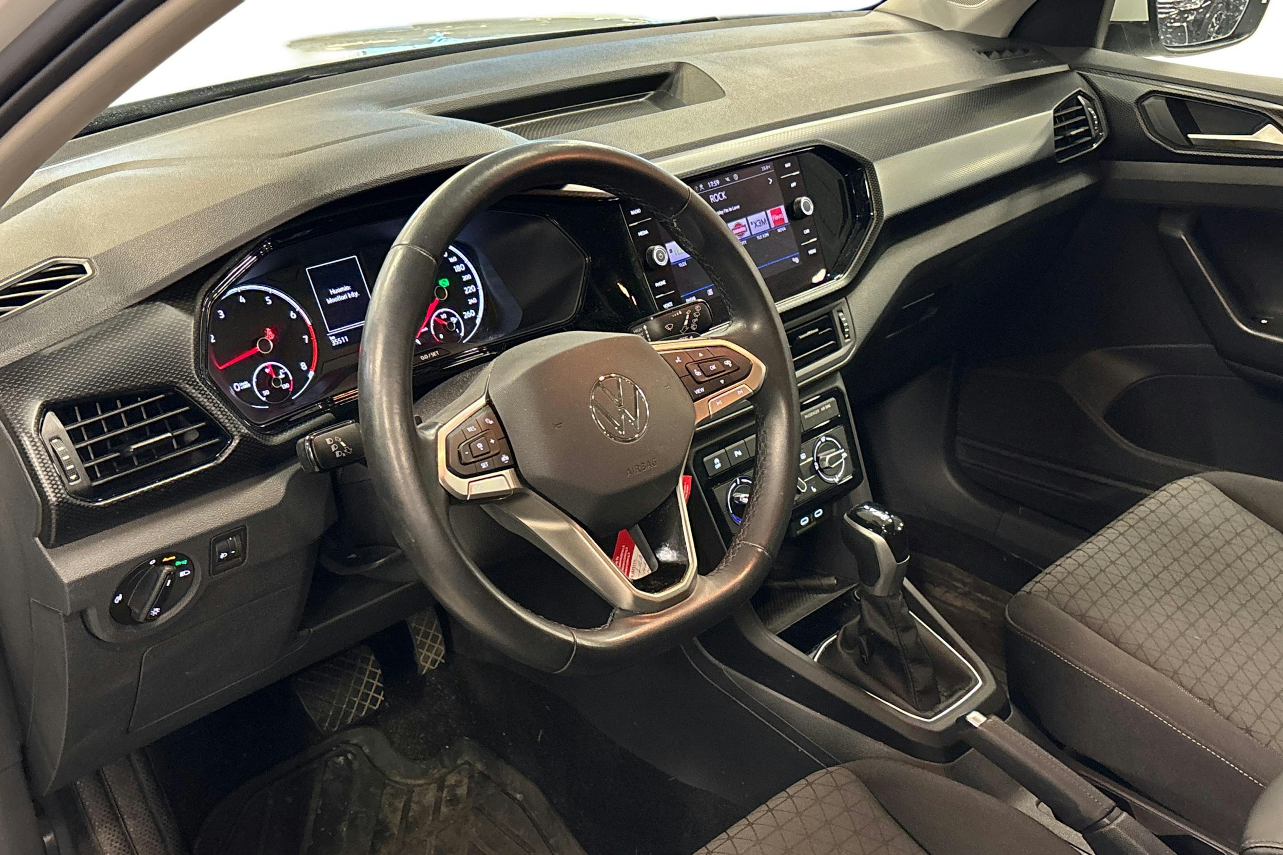 valkoinen Volkswagen T-Cross 2023 kuva 3.