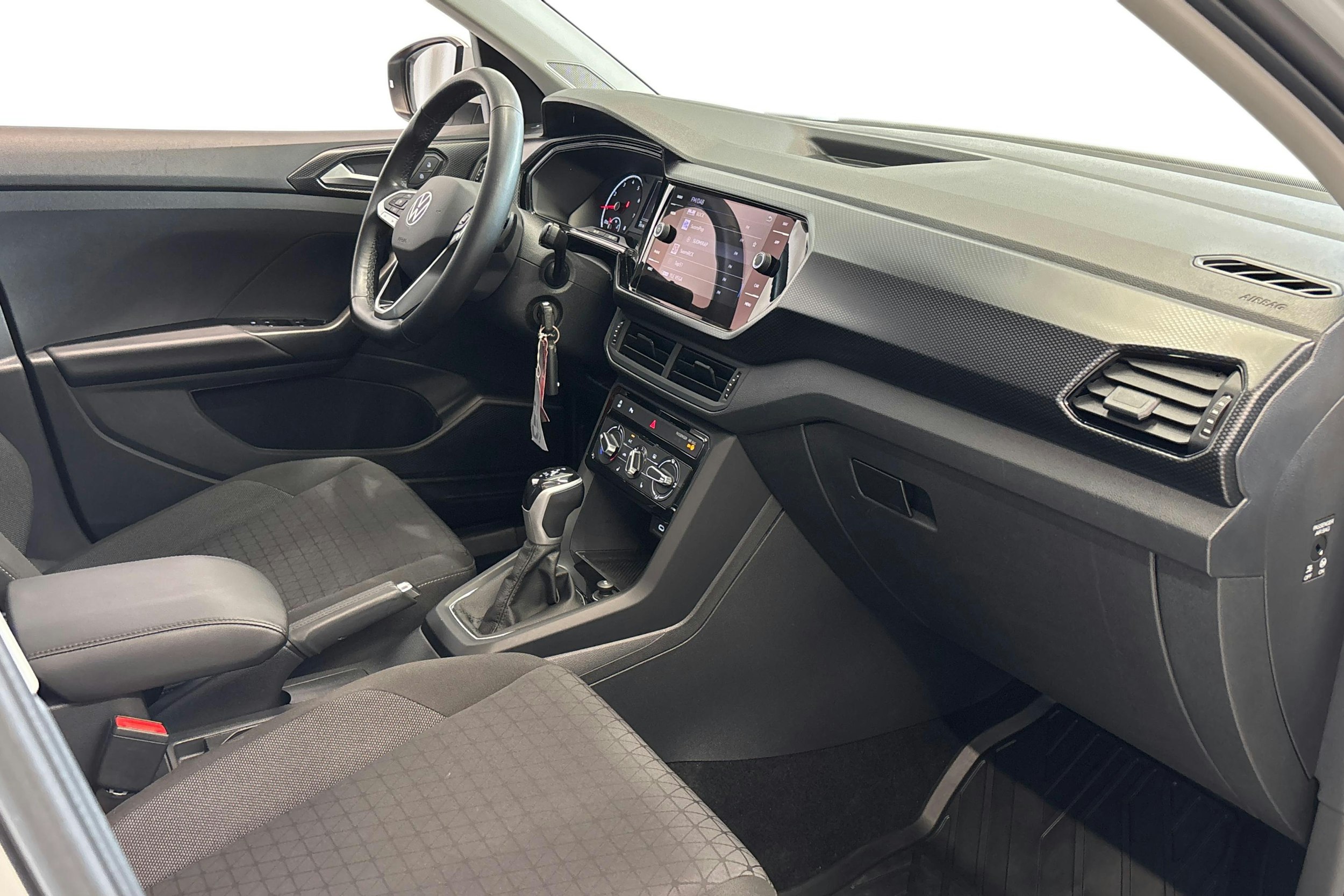 valkoinen Volkswagen T-Cross 2023 kuva 10.