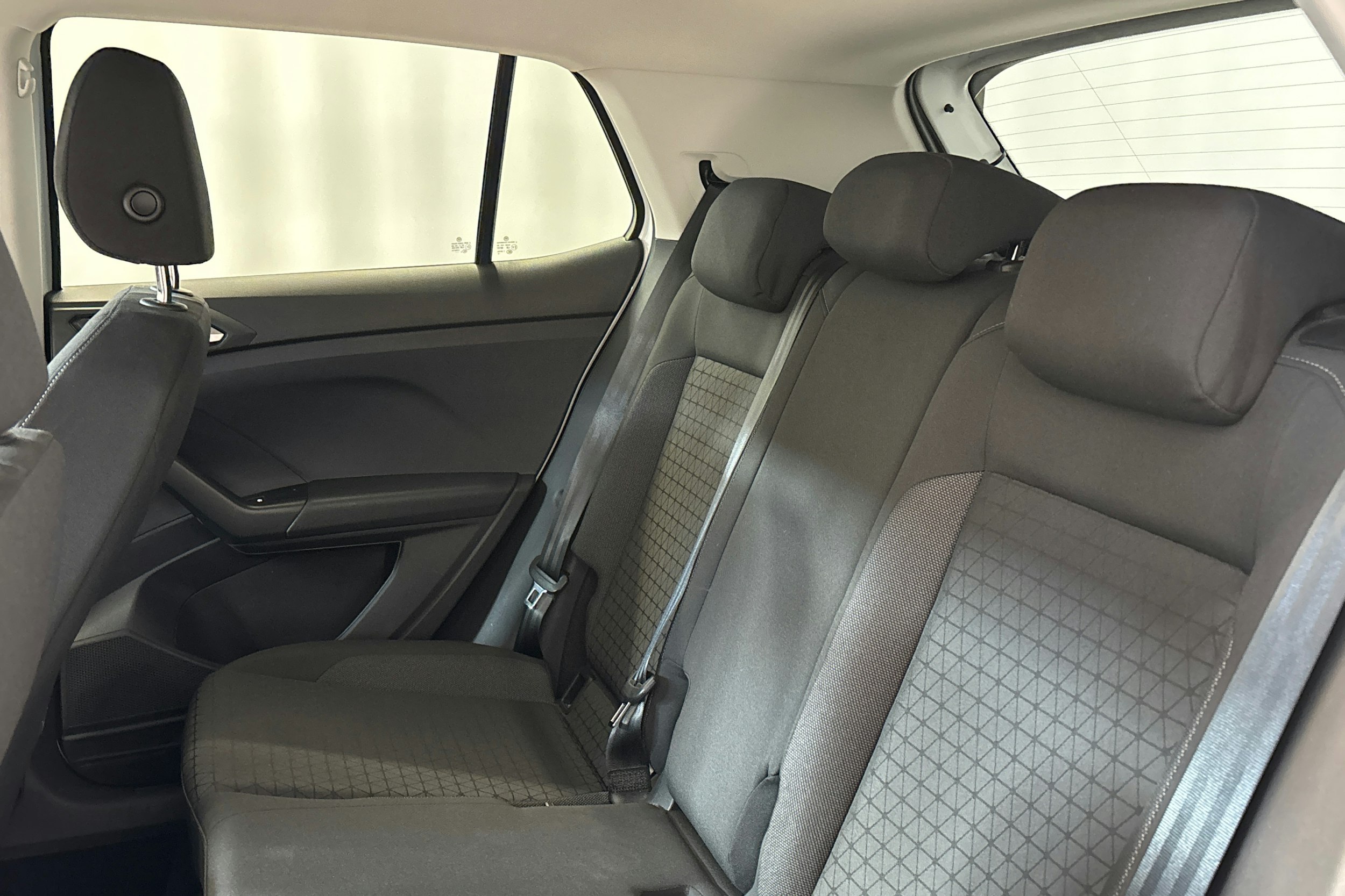 valkoinen Volkswagen T-Cross 2023 kuva 13.