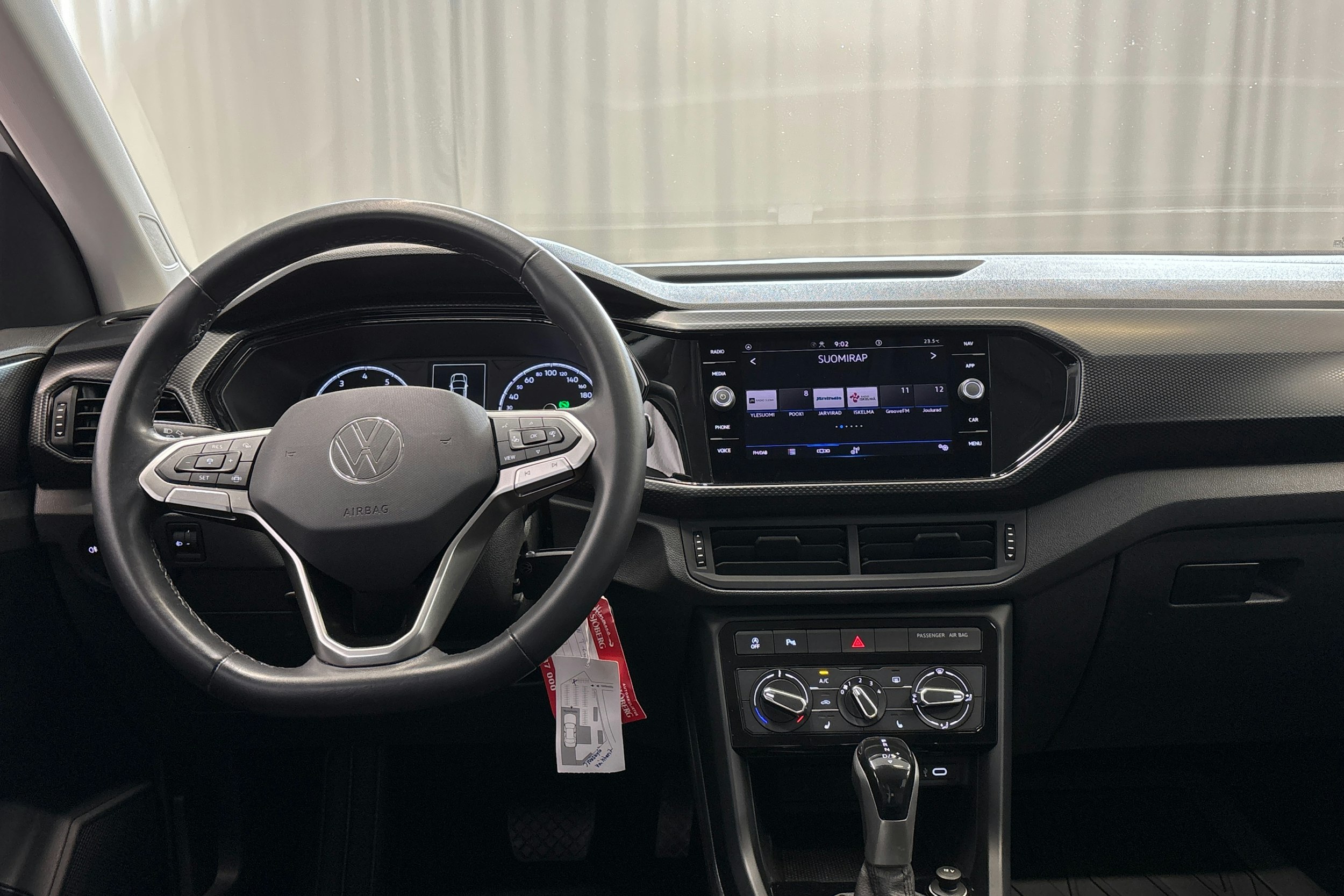 valkoinen Volkswagen T-Cross 2023 kuva 15.