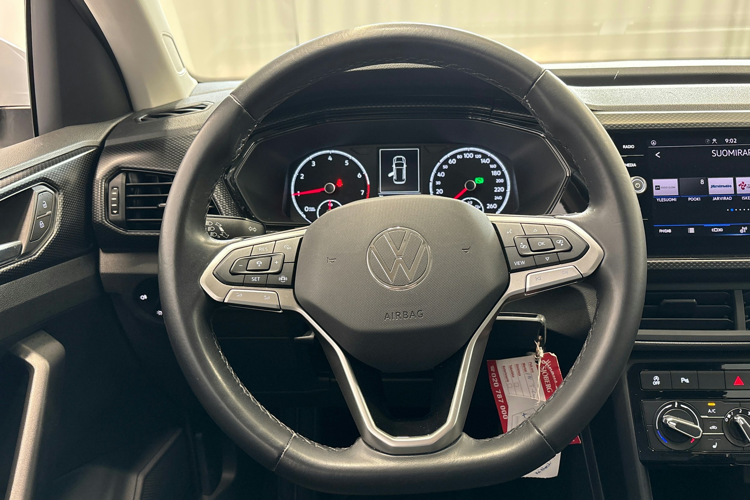 valkoinen Volkswagen T-Cross 2023 kuva 16.