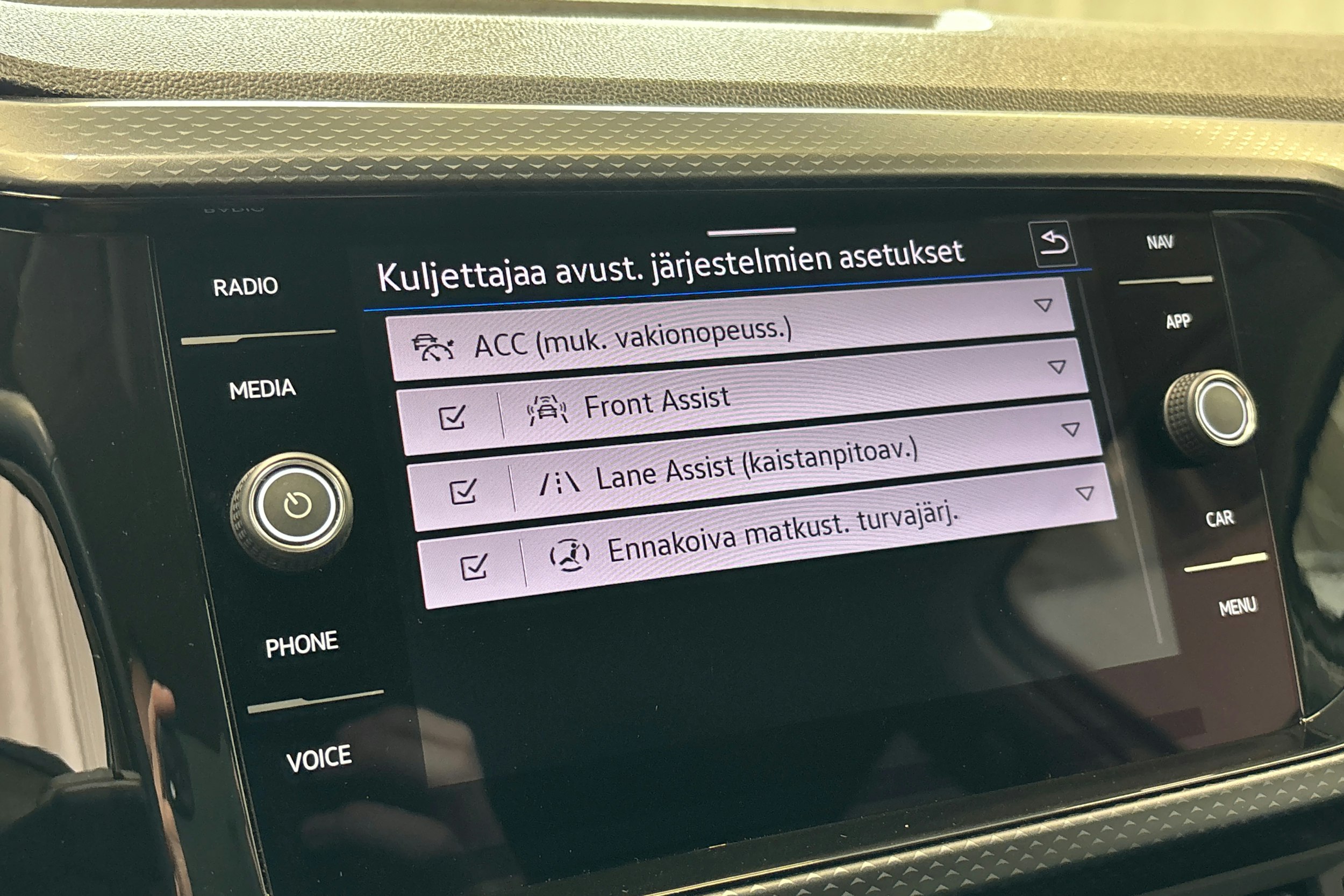 valkoinen Volkswagen T-Cross 2023 kuva 24.
