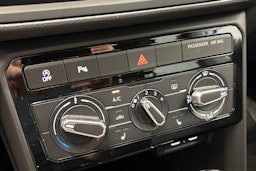 valkoinen Volkswagen T-Cross 2023 kuva 26.