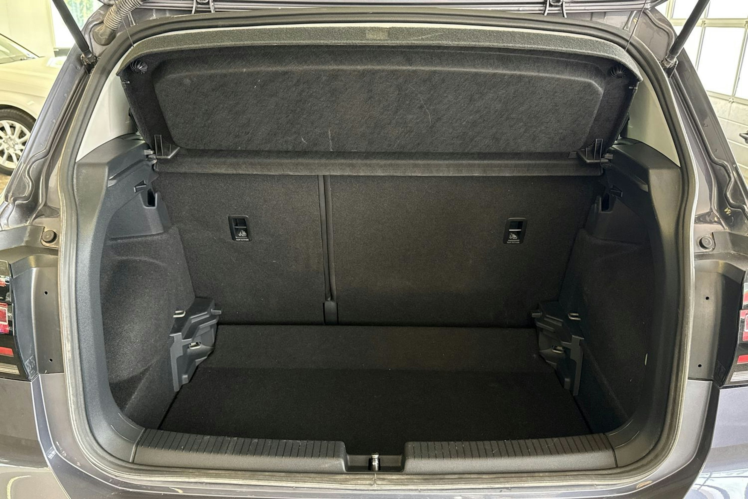 harmaa Volkswagen T-Cross 2023 kuva 14.