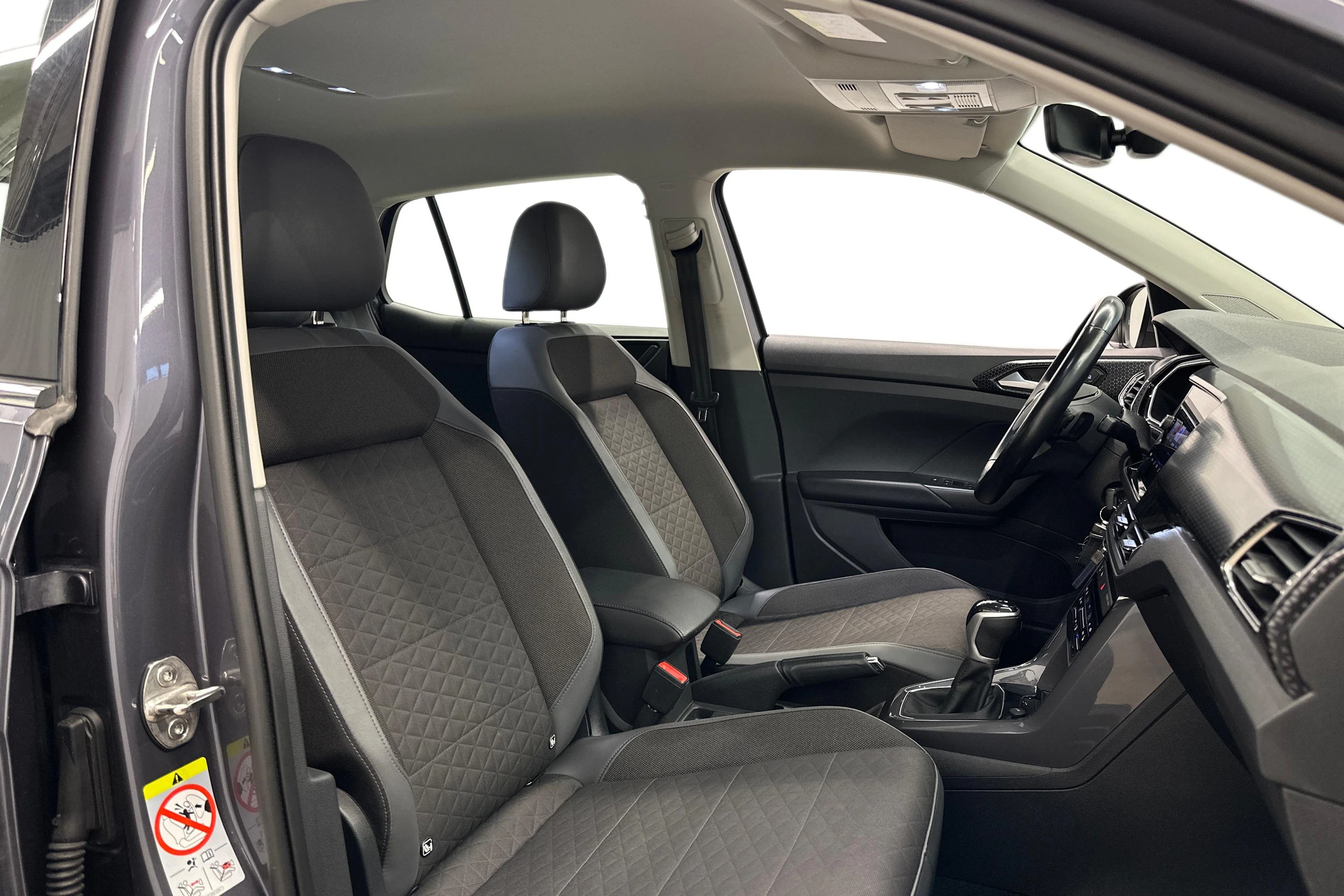 harmaa Volkswagen T-Cross 2023 kuva 7.