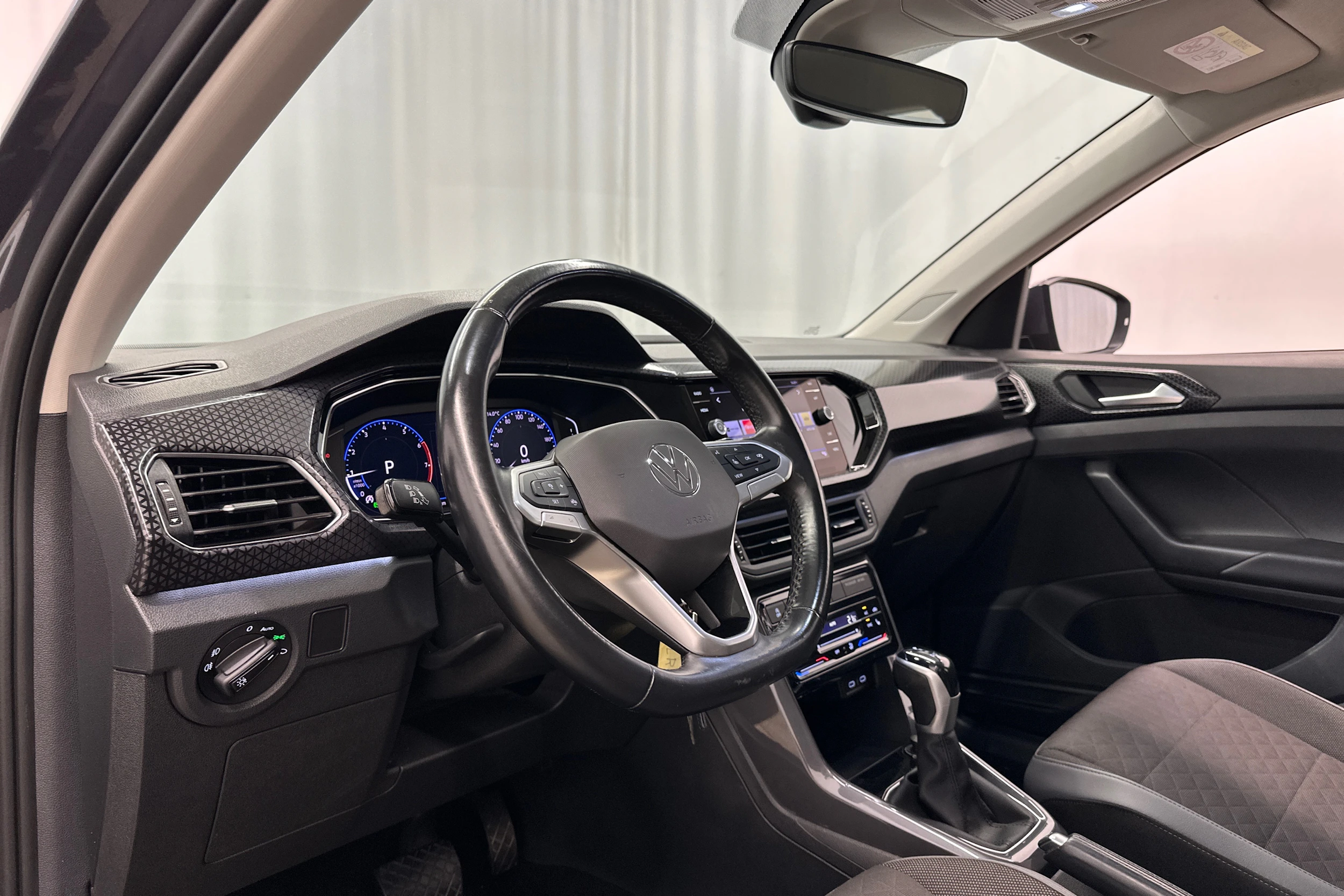 harmaa Volkswagen T-Cross 2023 kuva 10.