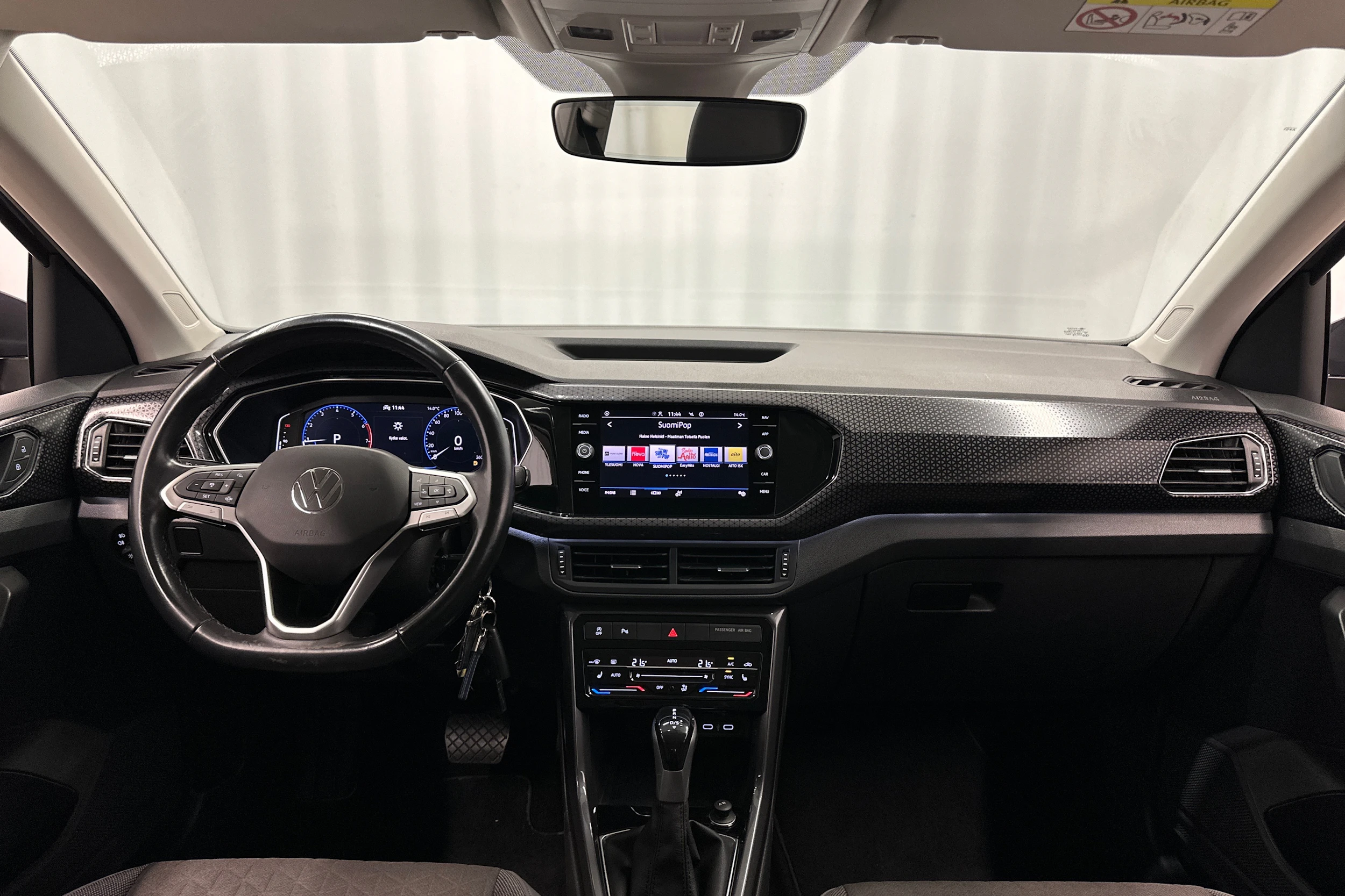 harmaa Volkswagen T-Cross 2023 kuva 11.