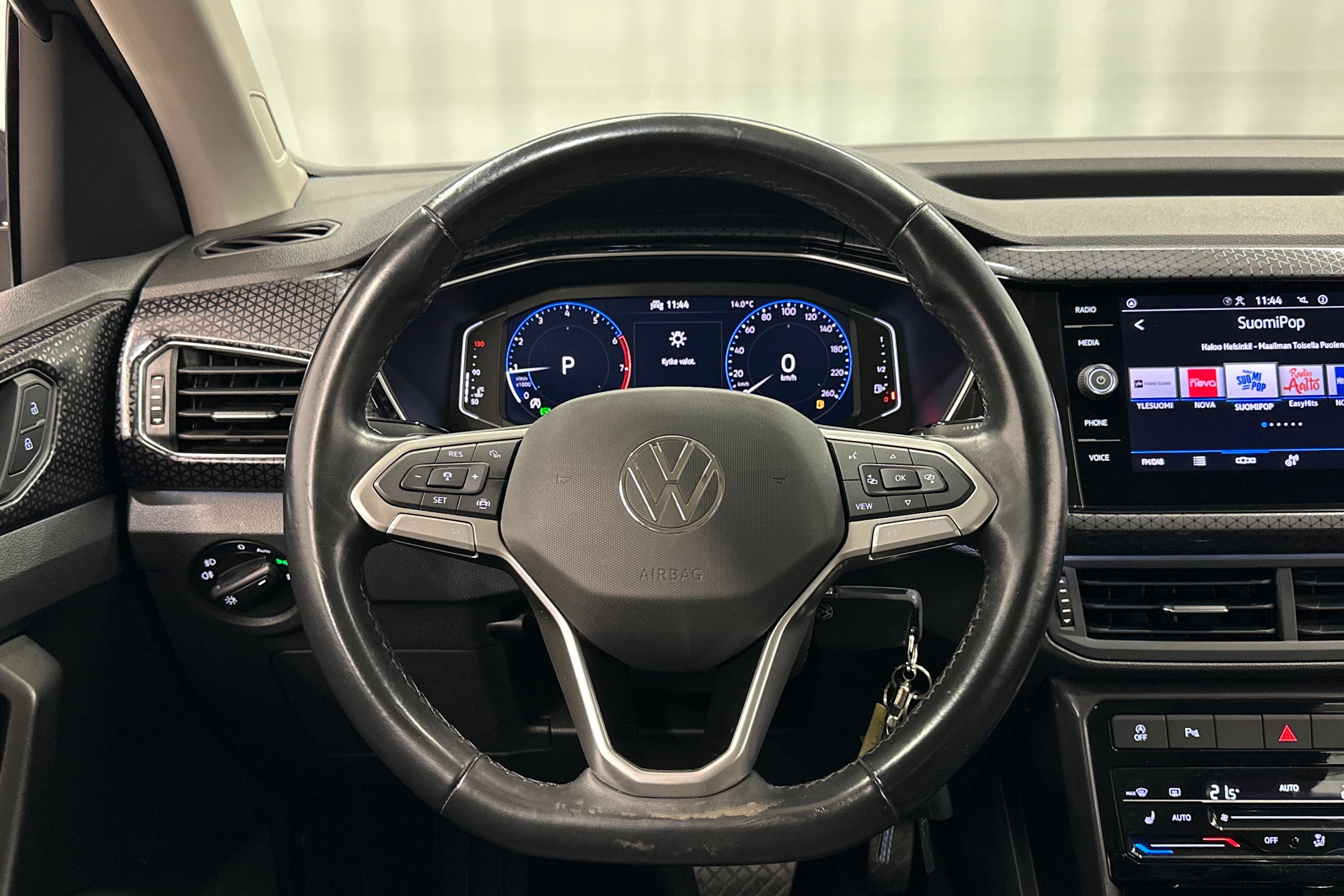 harmaa Volkswagen T-Cross 2023 kuva 12.