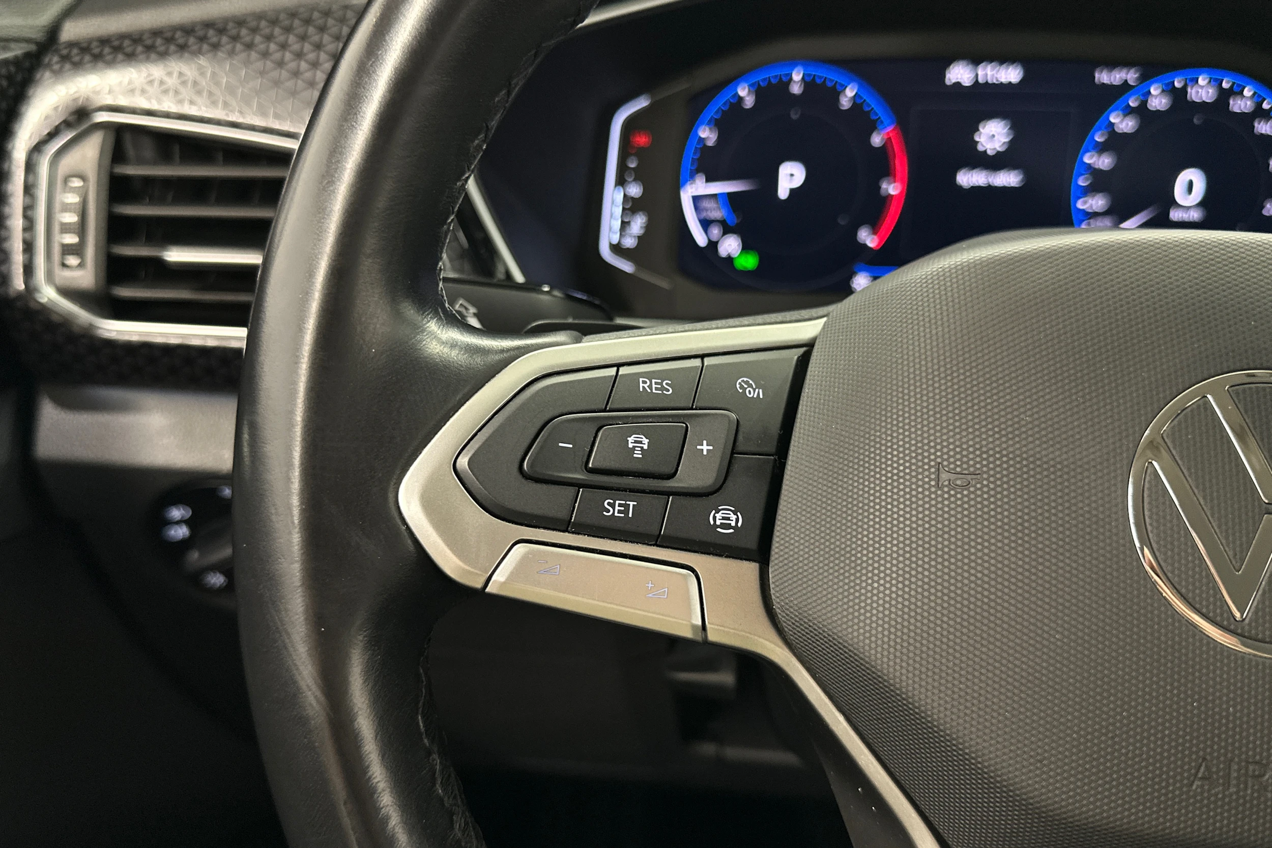 harmaa Volkswagen T-Cross 2023 kuva 13.