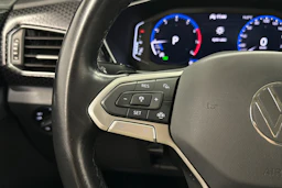 harmaa Volkswagen T-Cross 2023 kuva 13.