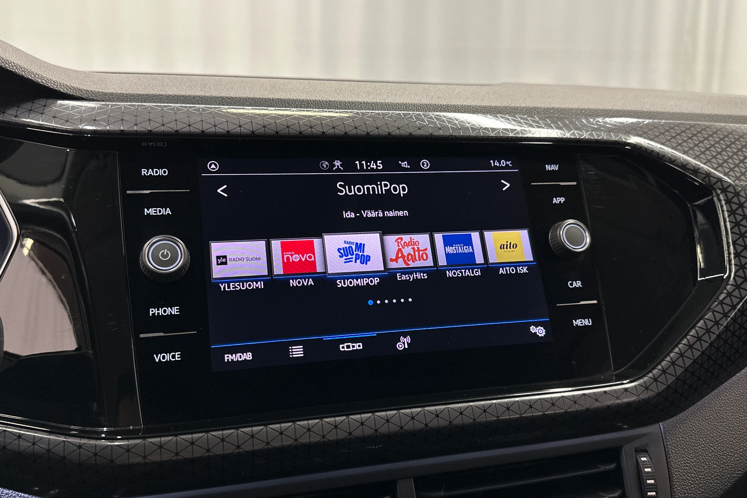 harmaa Volkswagen T-Cross 2023 kuva 17.