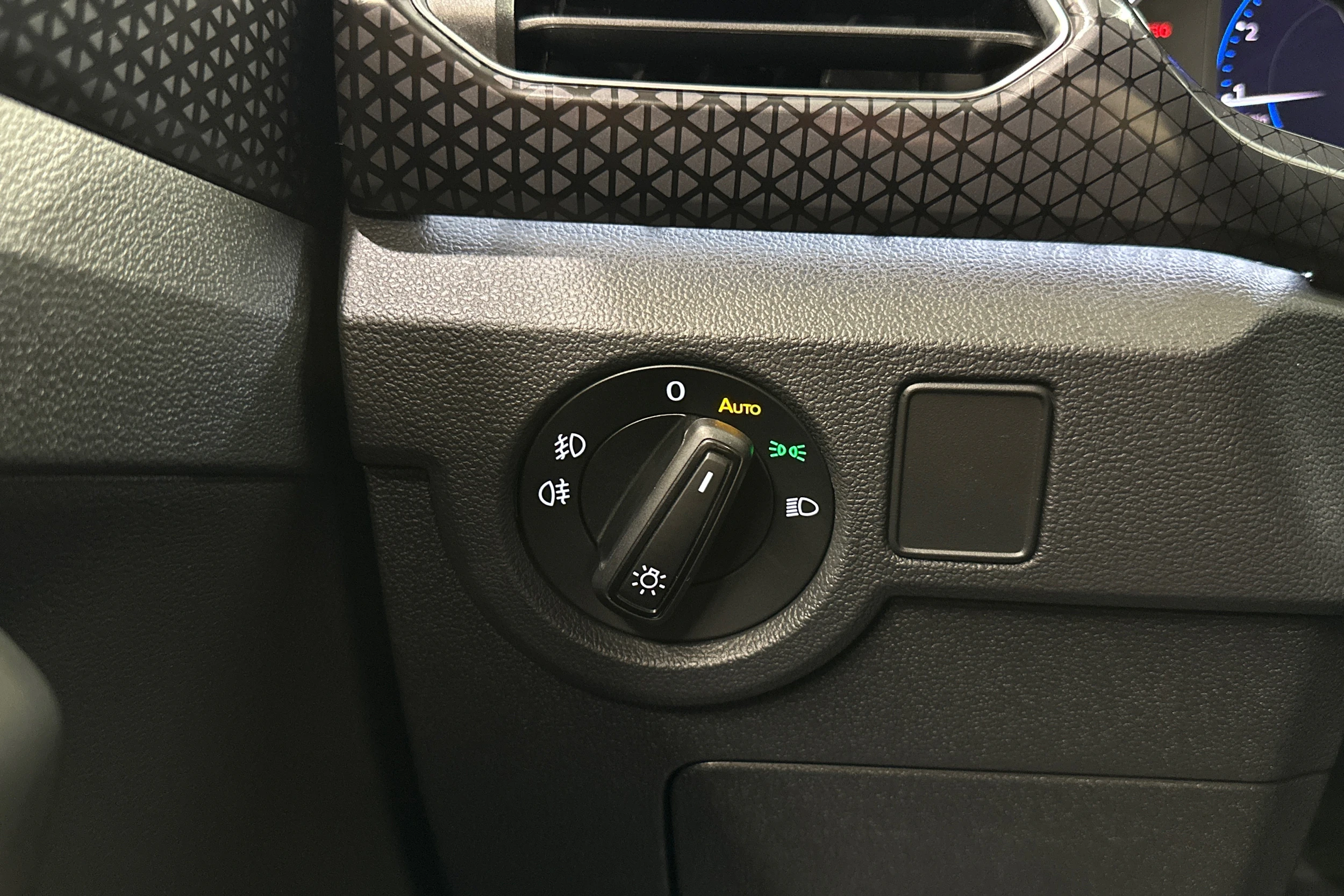harmaa Volkswagen T-Cross 2023 kuva 21.