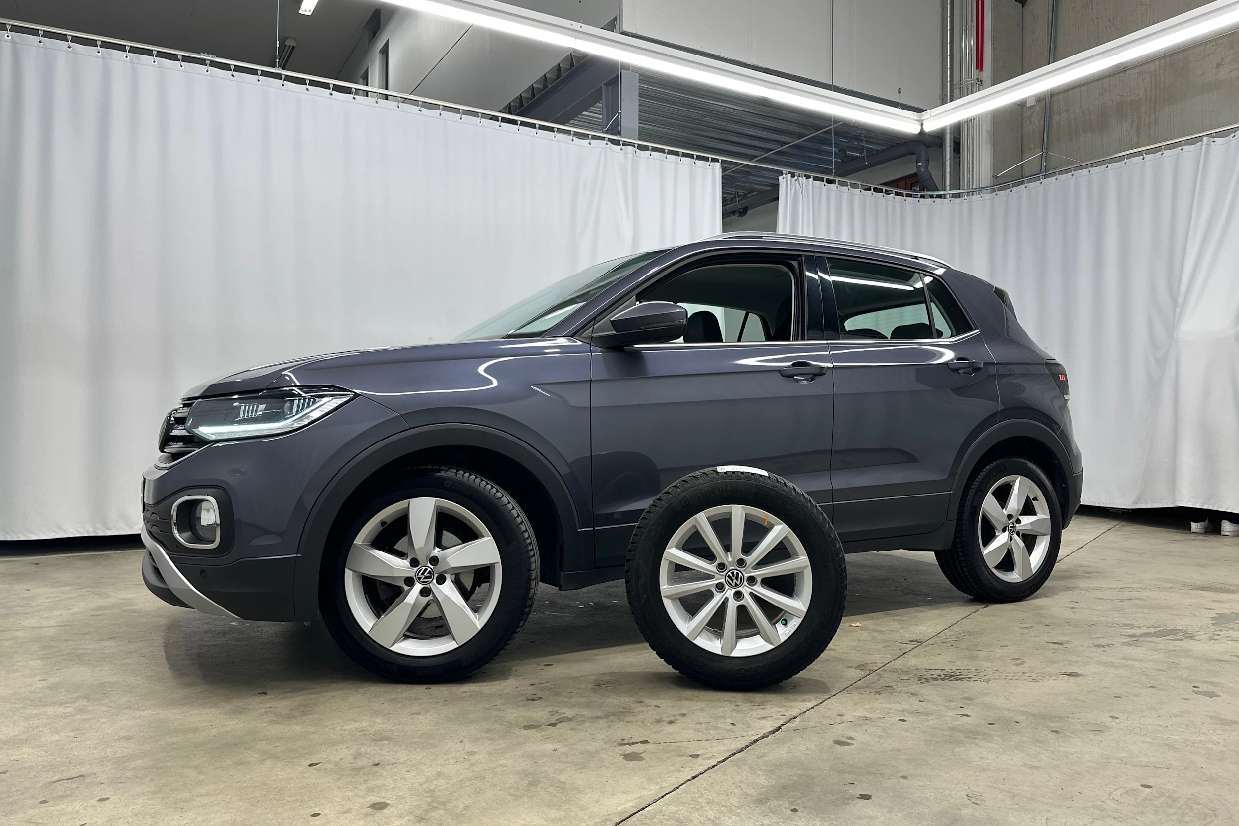 harmaa Volkswagen T-Cross 2023 kuva 24.